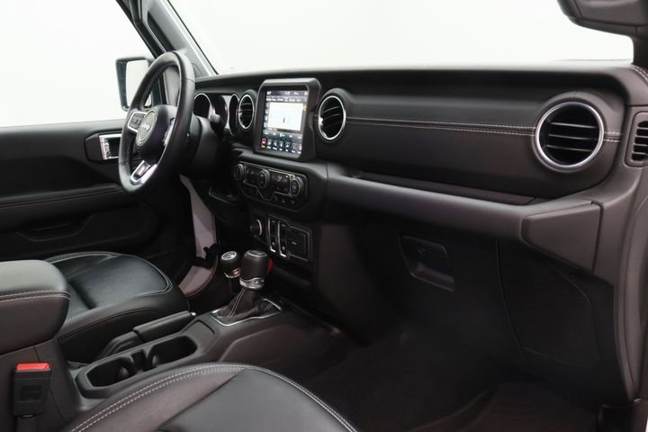 Used Car Image 8