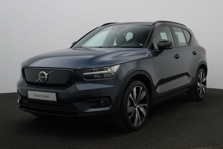 2022 XC40