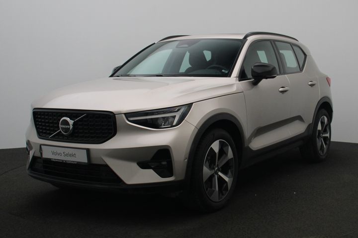 2023 XC40