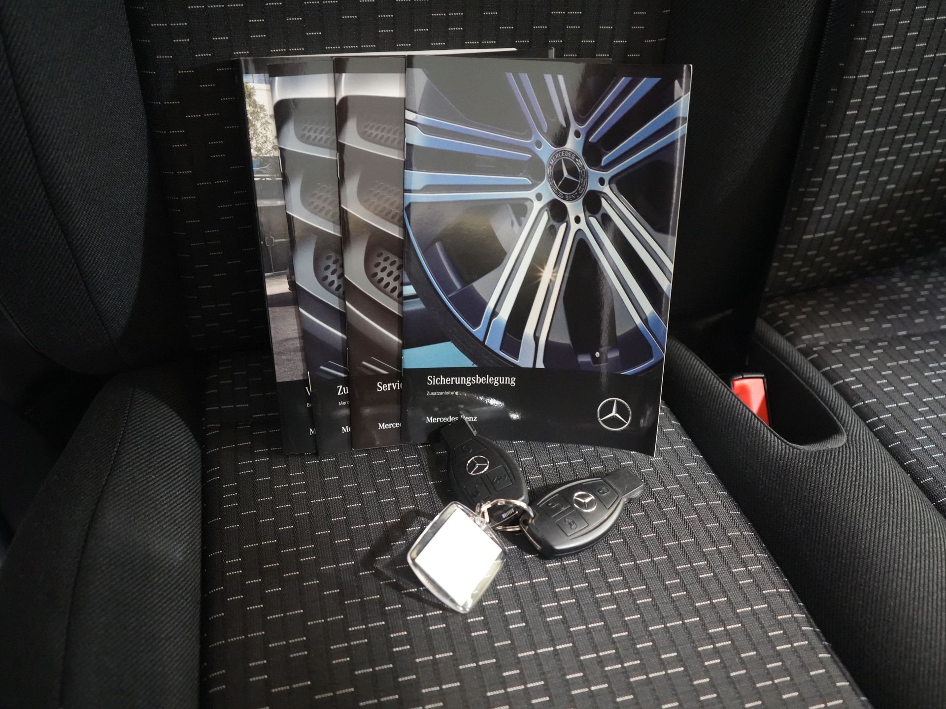 Mercedes-Benz Vito Van 114 CDI L2 BPM FREE! 270gr. Türen/ Sitzheizung/ Navi/ Carplay/ PDC/ Cruise/ Airco