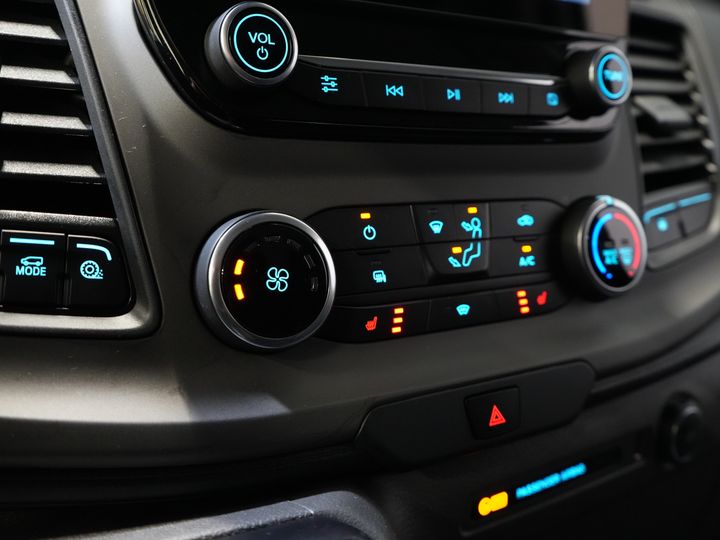 Ford Transit Custom Bestelbus 340 130 pk PHEV Trend BPM VRIJ! Plug-In/ Inrichting/ Carplay/ Stoelverw./ Cruise/ Camera/ PDC/ Airco