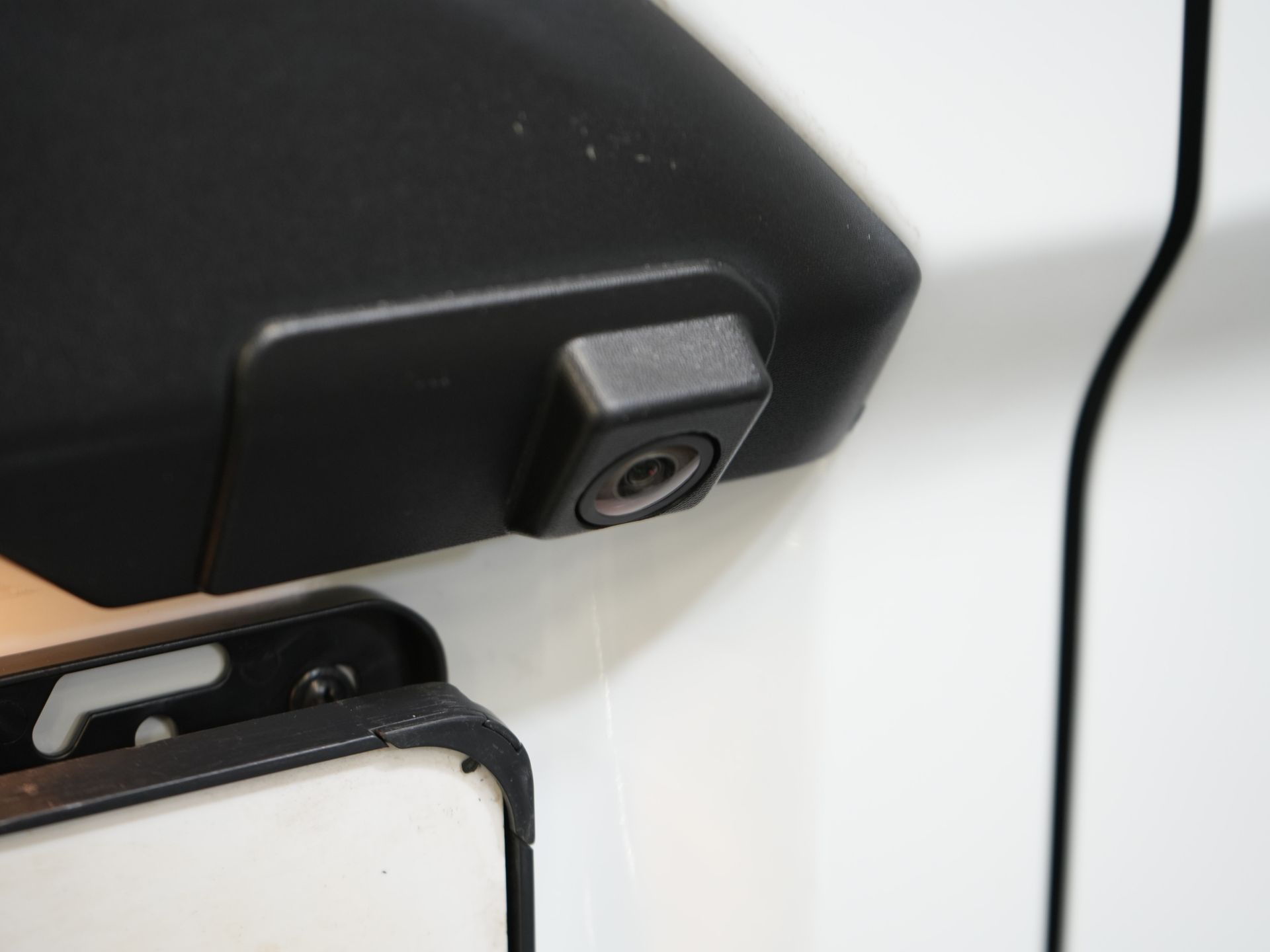 Ford Transit Custom Bestelbus 340 130 pk PHEV Trend BPM VRIJ! Plug-In/ Inrichting/ Carplay/ Stoelverw./ Cruise/ Camera/ PDC/ Airco