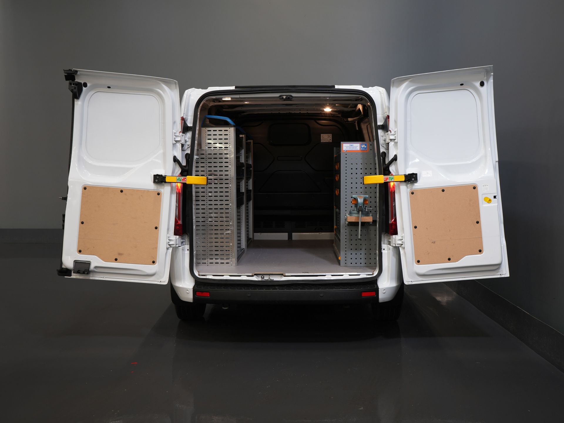 Ford Transit Custom Bestelbus 340 130 pk PHEV Trend BPM VRIJ! Plug-In/ Inrichting/ Carplay/ Stoelverw./ Cruise/ Camera/ PDC/ Airco