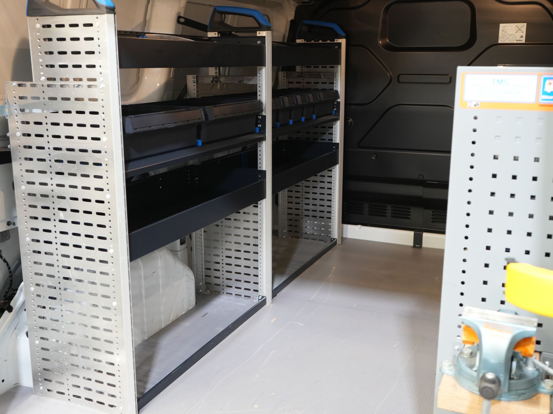 Ford Transit Custom Bestelbus 340 130 pk PHEV Trend BPM VRIJ! Plug-In/ Inrichting/ Carplay/ Stoelverw./ Cruise/ Camera/ PDC/ Airco
