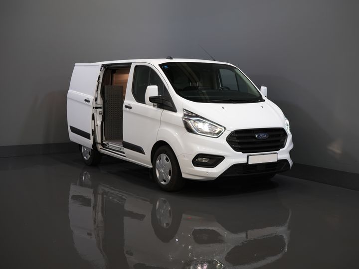 Ford Transit Custom Bestelbus 340 130 pk PHEV Trend BPM VRIJ! Plug-In/ Inrichting/ Carplay/ Stoelverw./ Cruise/ Camera/ PDC/ Airco