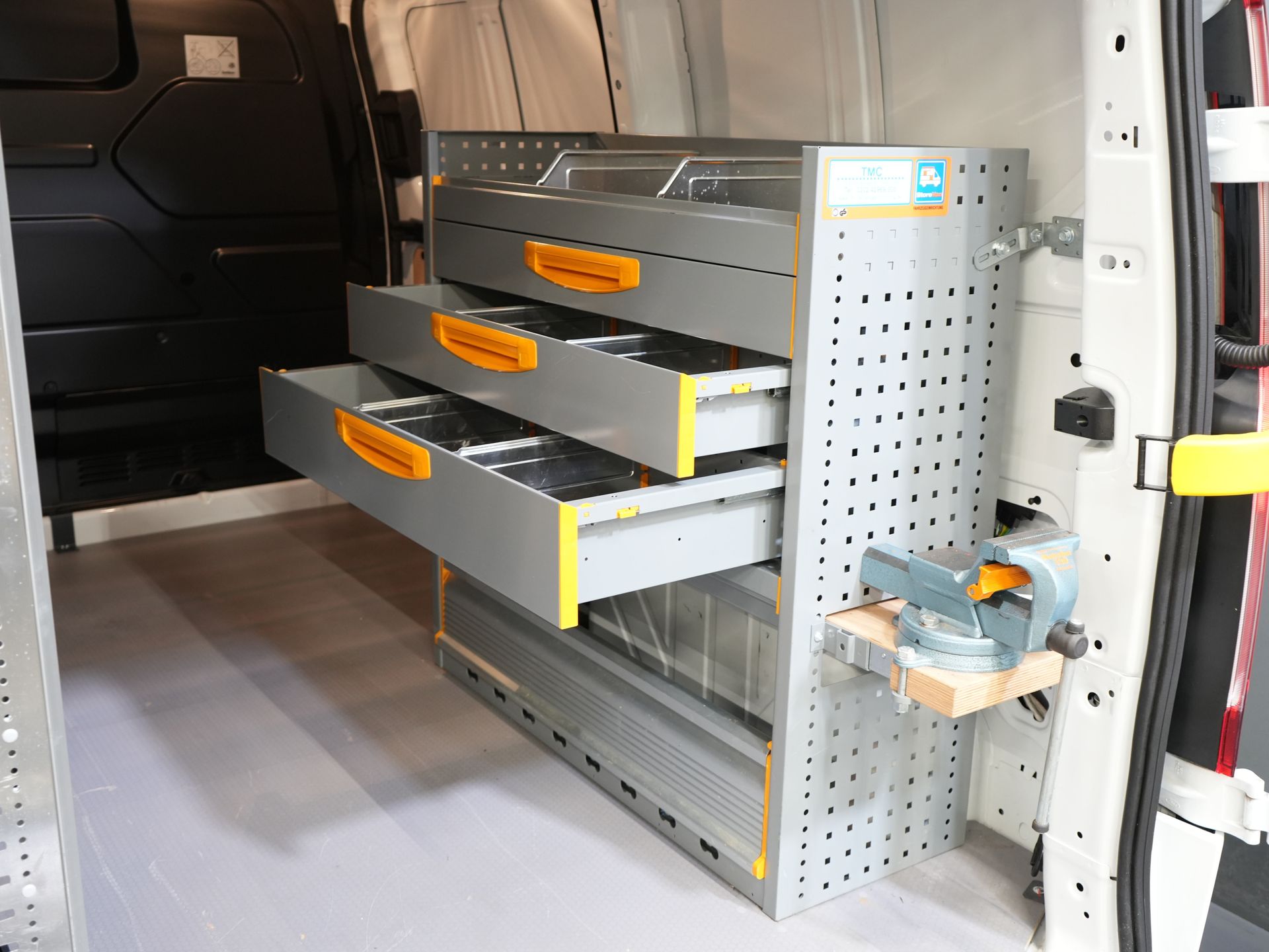 Ford Transit Custom Bestelbus 340 130 pk PHEV Trend BPM VRIJ! Plug-In/ Inrichting/ Carplay/ Stoelverw./ Cruise/ Camera/ PDC/ Airco