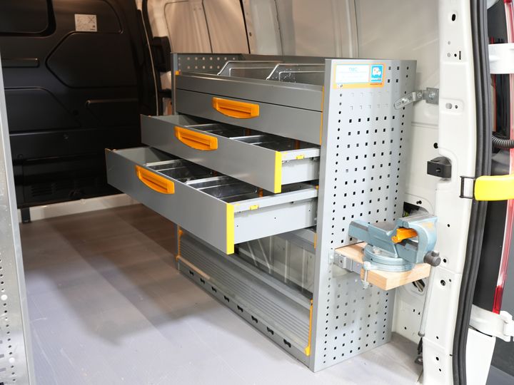 Ford Transit Custom Bestelbus 340 130 pk PHEV Trend BPM VRIJ! Plug-In/ Inrichting/ Carplay/ Stoelverw./ Cruise/ Camera/ PDC/ Airco