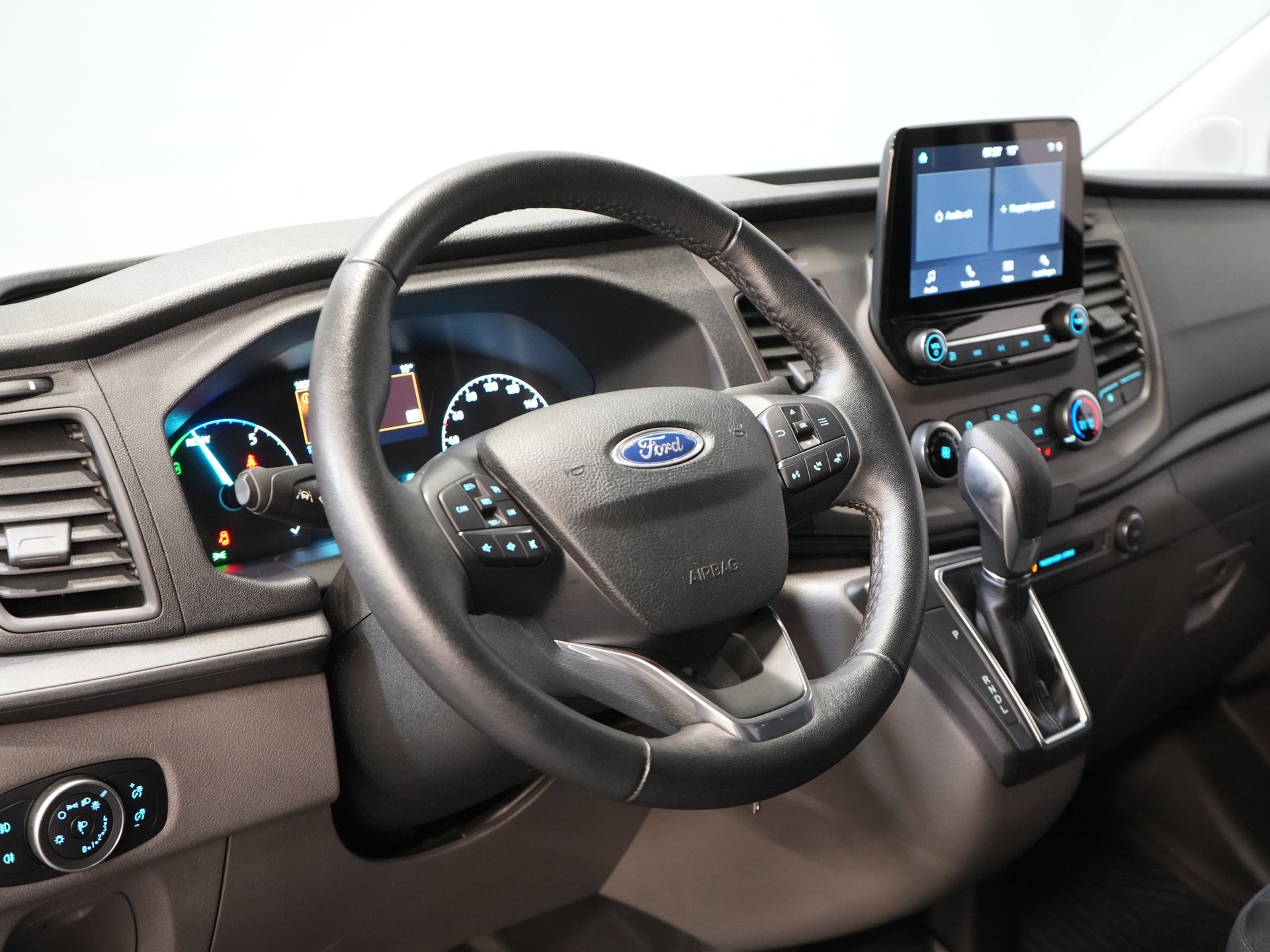 Ford Transit Custom Bestelbus 340 130 pk PHEV Trend BPM VRIJ! Plug-In/ Inrichting/ Carplay/ Stoelverw./ Cruise/ Camera/ PDC/ Airco
