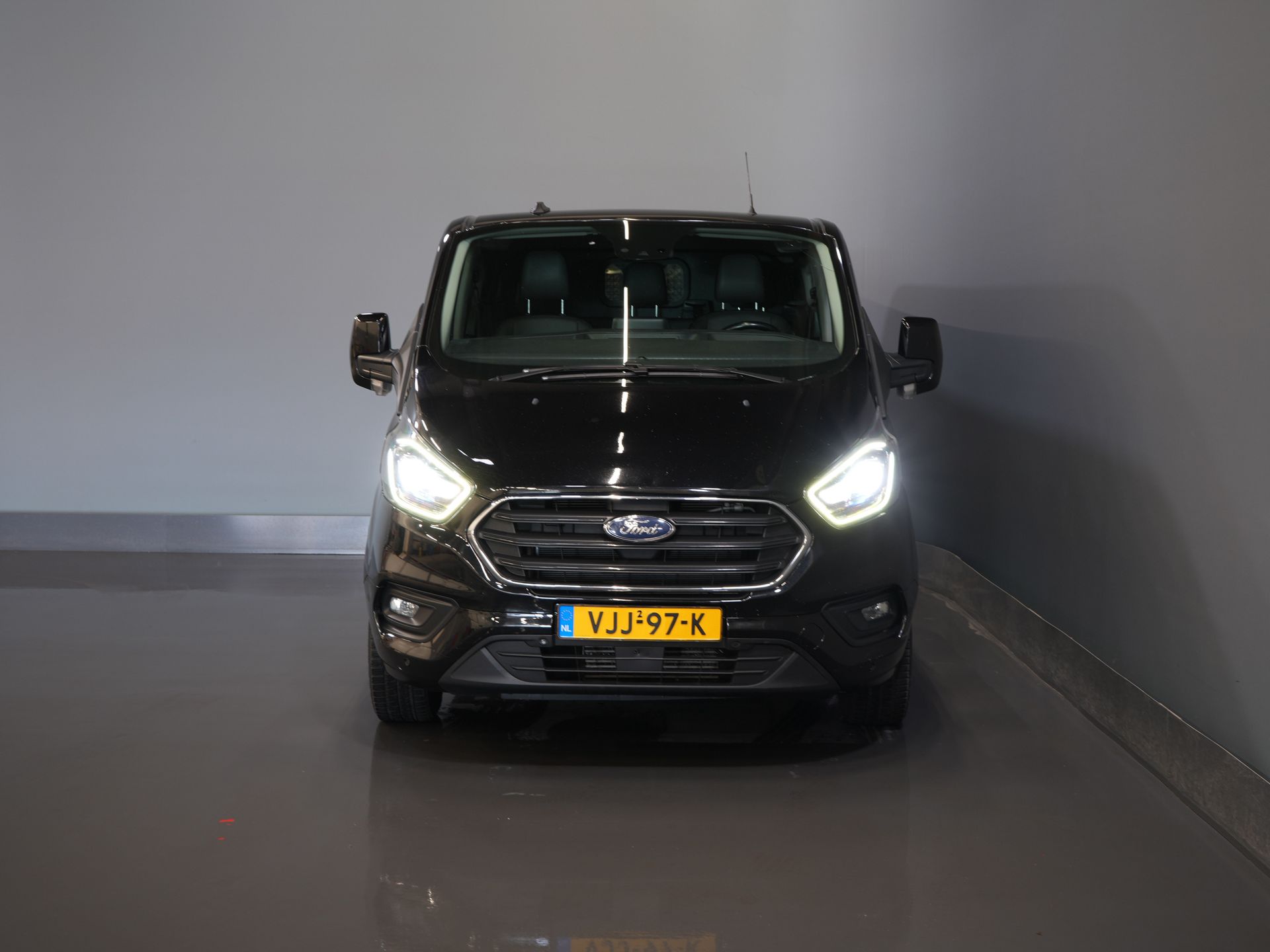 Ford Transit Custom Van 2.0 TDCI 170 cv Aut. L2 Limited DC Doppia Cabina EXPORT SOLO Cintura V.V/ Adapt.Cruise/ Bi-Xenon/ Pelle/ 2xPorte scorrevoli/ Elek.Seat/ 