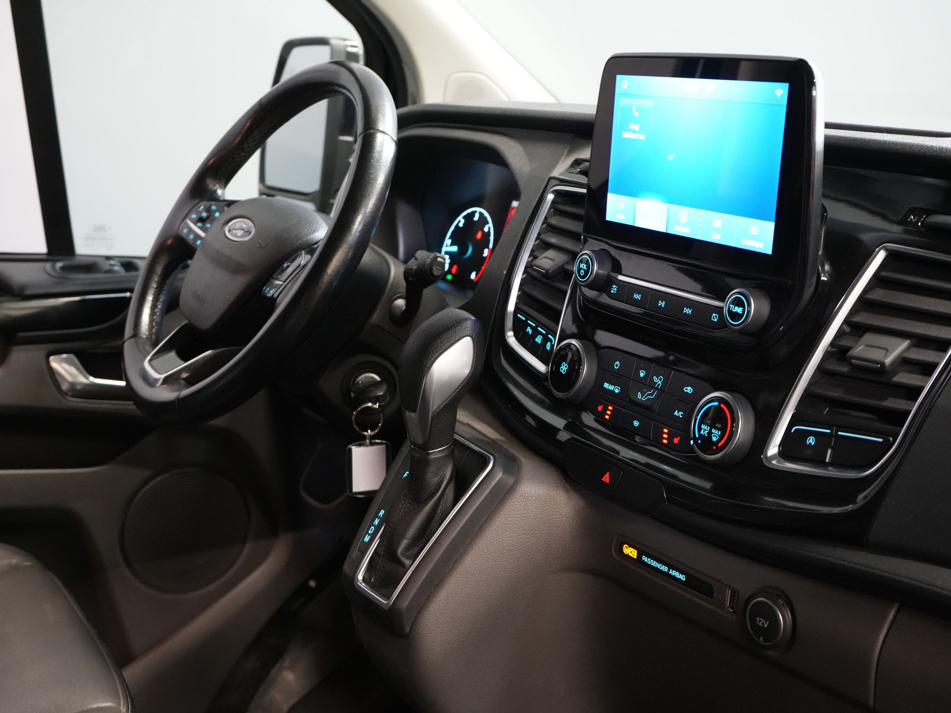 Ford Transit Custom Van 2.0 TDCI 170 cv Aut. L2 Limited DC Doppia Cabina EXPORT SOLO Cintura V.V/ Adapt.Cruise/ Bi-Xenon/ Pelle/ 2xPorte scorrevoli/ Elek.Seat/ 