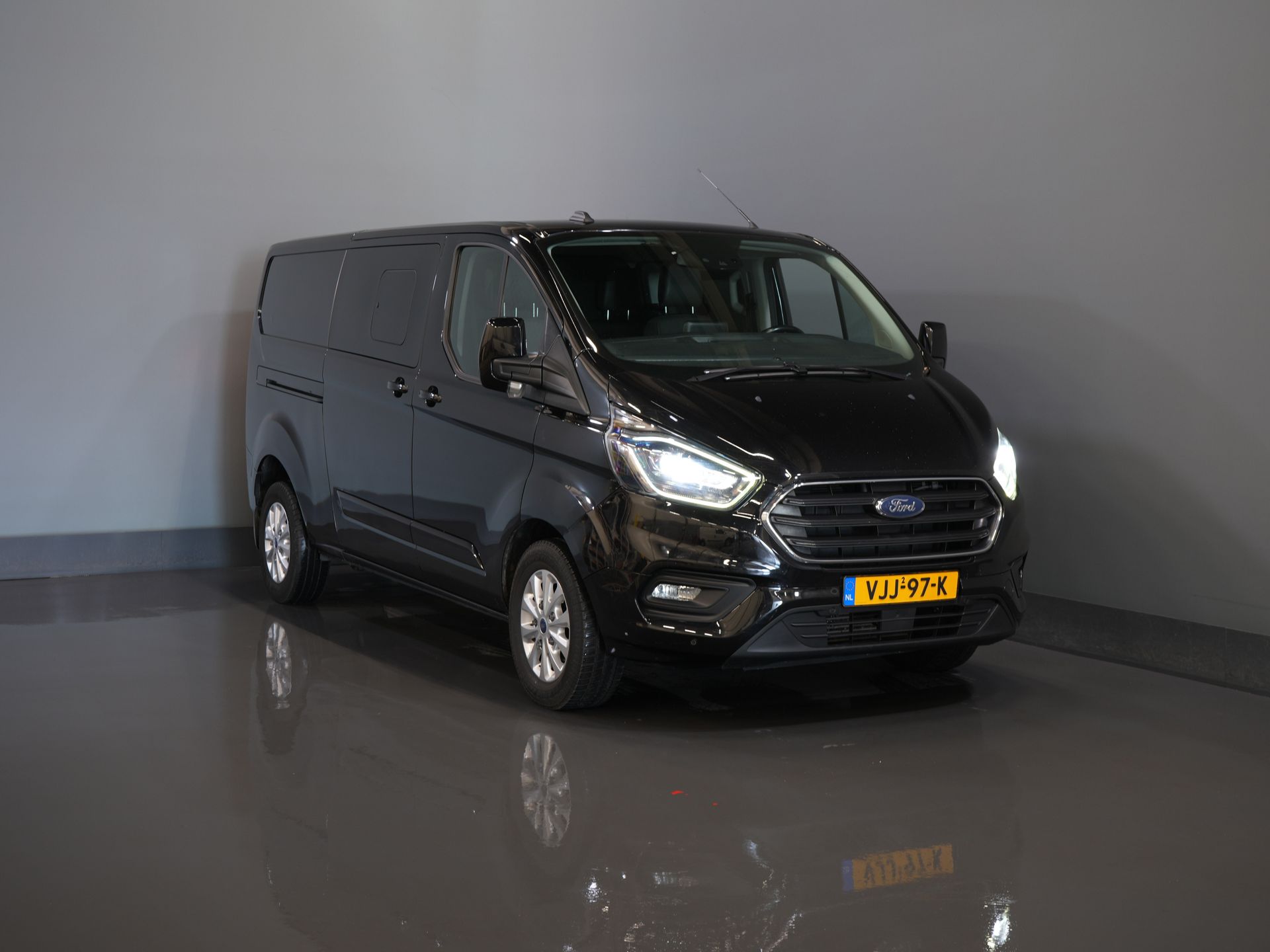 Ford Transit Custom Van 2.0 TDCI 170 cv Aut. L2 Limited DC Doppia Cabina EXPORT SOLO Cintura V.V/ Adapt.Cruise/ Bi-Xenon/ Pelle/ 2xPorte scorrevoli/ Elek.Seat/ 