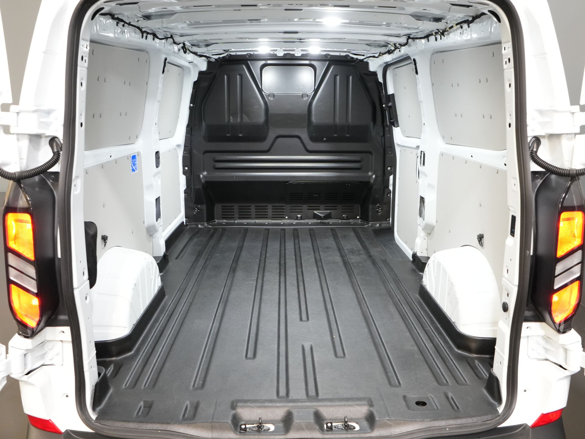 Ford Transit Custom Van 2.0 TDCI 136 к.с. L2 Trend LED/ Carplay/ Камера/ Клімат/ PDC/ Круїз