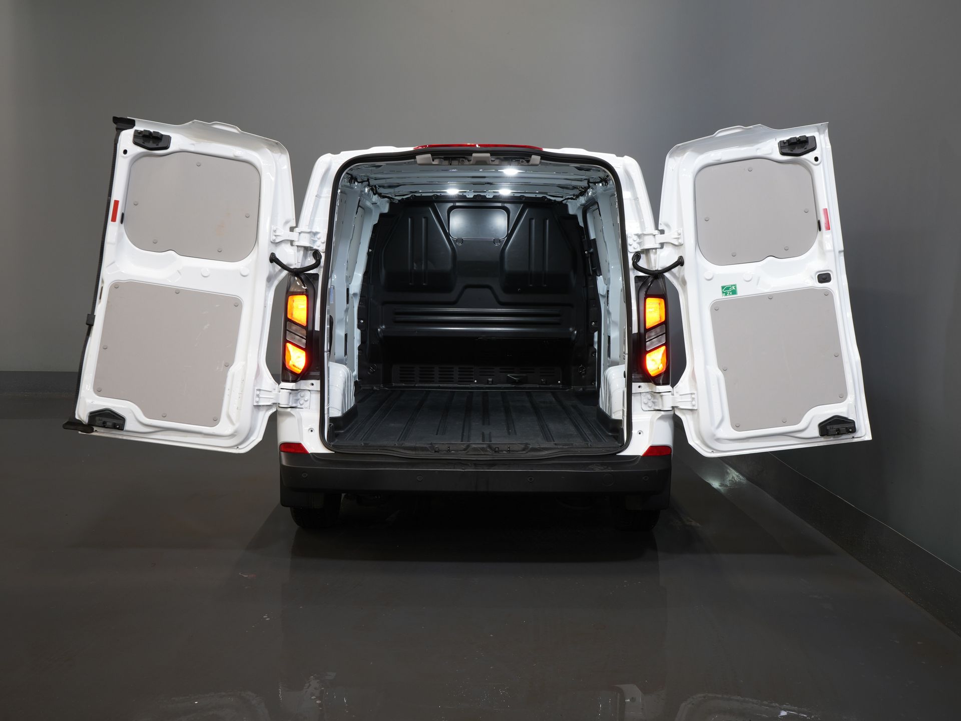 Ford Transit Custom Van 2.0 TDCI 136 к.с. L2 Trend LED/ Carplay/ Камера/ Клімат/ PDC/ Круїз