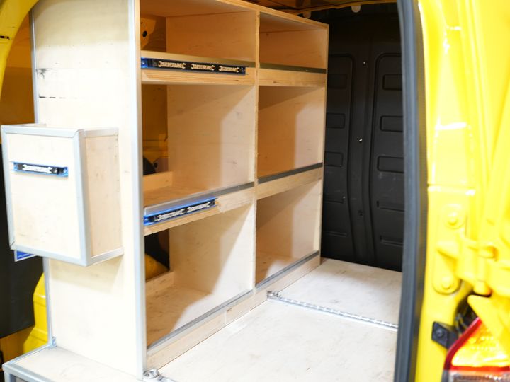Ford Transit Courier Bestelbus 1.5 TDCI BPM VRIJ! Euro6/ NL Auto/ Dealer Ond./ Airco/ Trekhaak