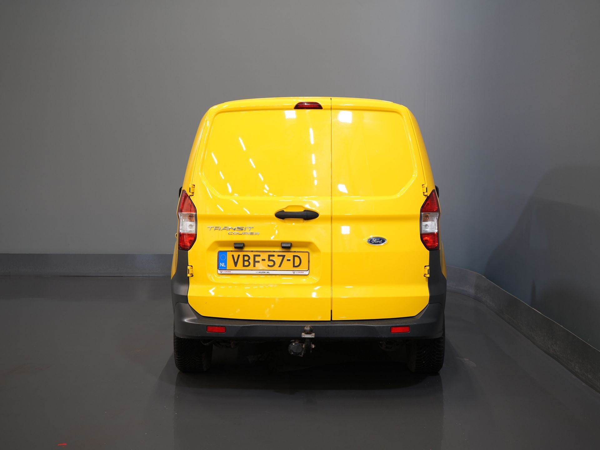 Ford Transit Courier Bestelbus 1.5 TDCI BPM VRIJ! Euro6/ NL Auto/ Dealer Ond./ Airco/ Trekhaak