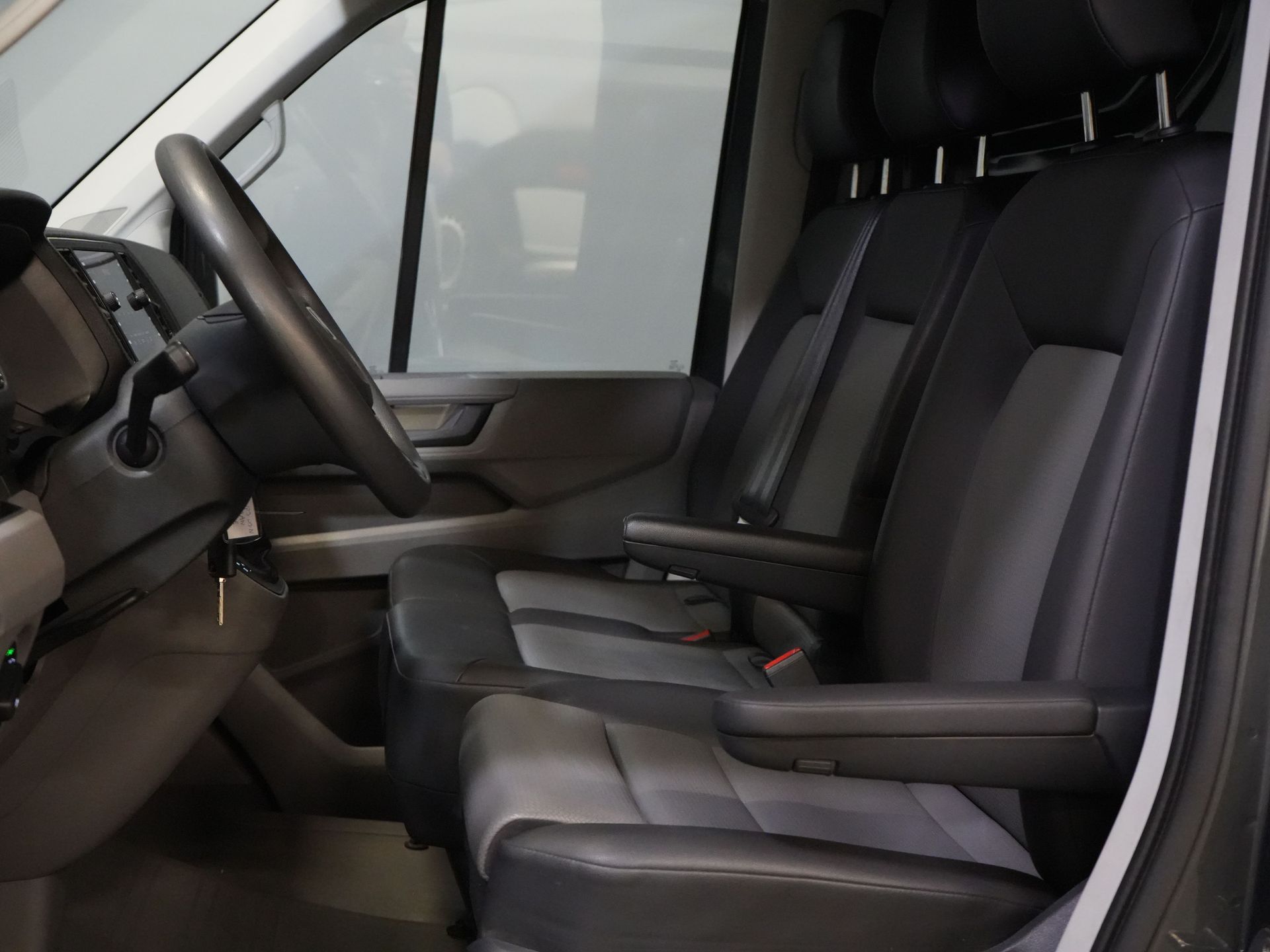 MAN TGE Van 35 2.0 180 hp DSG Aut. L3H3 BPM FREE! Roof rack+Ladder/ Carplay/ Gev.stoel/ Interior/ Camera/ PDC/ Cruise/ Towing hook/ Airco