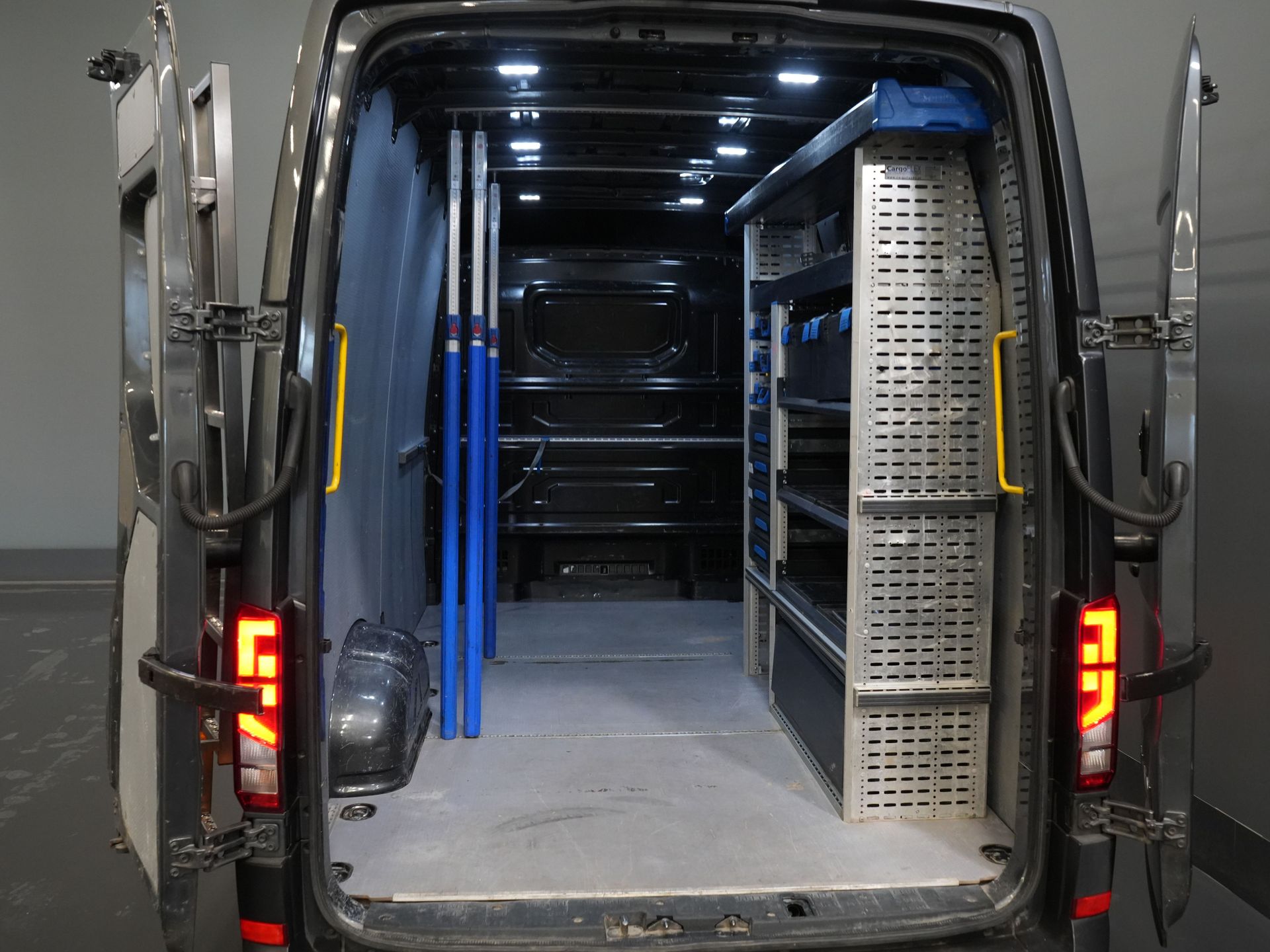 MAN TGE Van 35 2.0 180 hp DSG Aut. L3H3 BPM FREE! Roof rack+Ladder/ Carplay/ Gev.stoel/ Interior/ Camera/ PDC/ Cruise/ Towing hook/ Airco