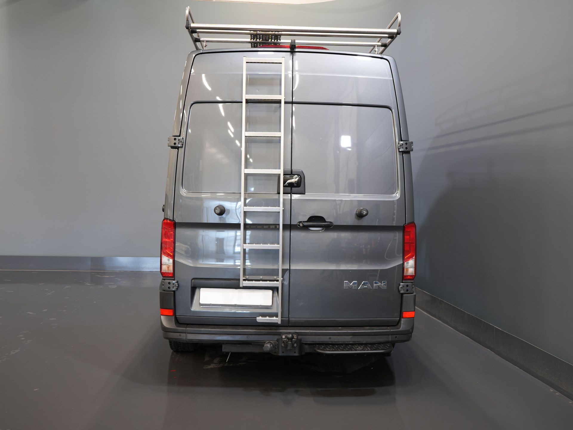 MAN TGE Van 35 2.0 180 hp DSG Aut. L3H3 BPM FREE! Roof rack+Ladder/ Carplay/ Gev.stoel/ Interior/ Camera/ PDC/ Cruise/ Towing hook/ Airco