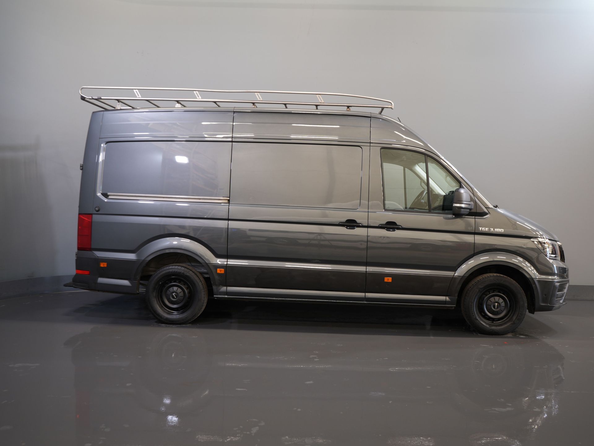 MAN TGE Van 35 2.0 180 hp DSG Aut. L3H3 BPM FREE! Roof rack+Ladder/ Carplay/ Gev.stoel/ Interior/ Camera/ PDC/ Cruise/ Towing hook/ Airco
