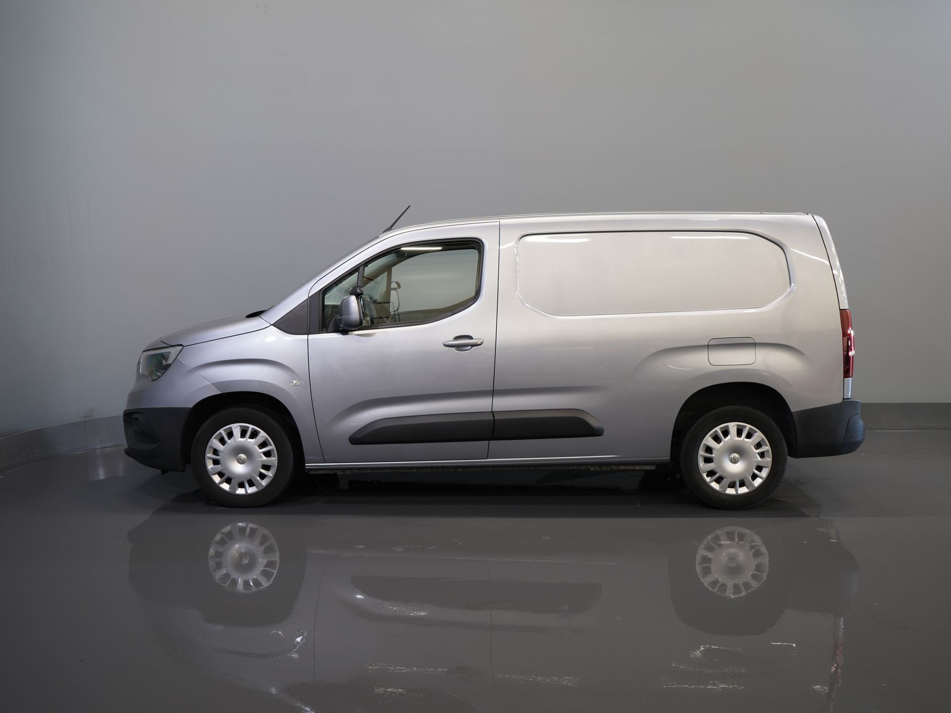 Opel Combo Van 1.5 CDTI 130 hp Aut. L2 BPM FREE! NL Auto/ Navi/ Keyless/ Carplay/ PDC/ Cruise/ Airco/ Anhängerkupplung