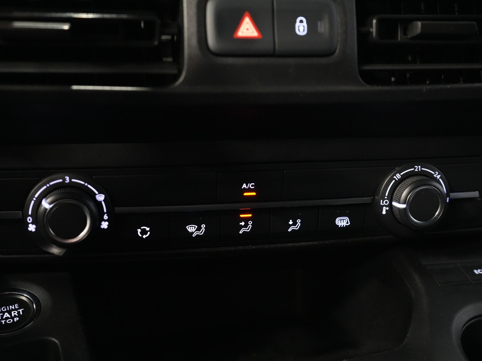 Opel Combo Van 1.5 CDTI 130 hp Aut. L2 BPM FREE! NL Auto/ Navi/ Keyless/ Carplay/ PDC/ Cruise/ Airco/ Anhängerkupplung