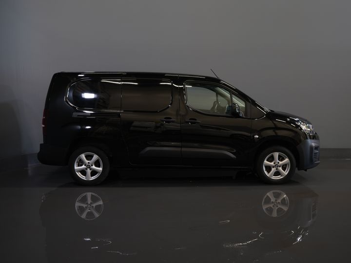 Citroën Berlingo Furgón 1.5 HDi 130 cv Aut. L2 3 Pers./ Carplay/ Climatización/ Cámara/ Calef. de pie/ Calef. asiento/ Gancho remolque/ LMV/ H.O. Concesionario.