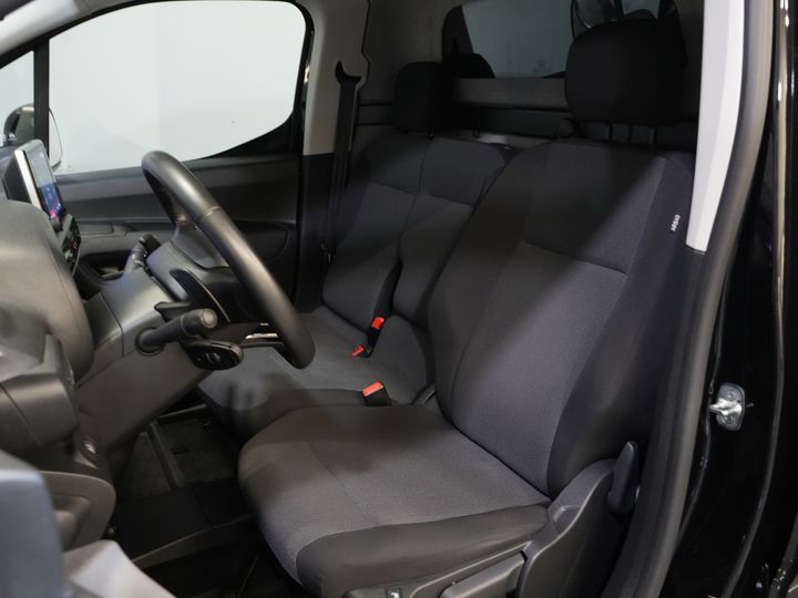 Citroën Berlingo Furgón 1.5 HDi 130 cv Aut. L2 3 Pers./ Carplay/ Climatización/ Cámara/ Calef. de pie/ Calef. asiento/ Gancho remolque/ LMV/ H.O. Concesionario.