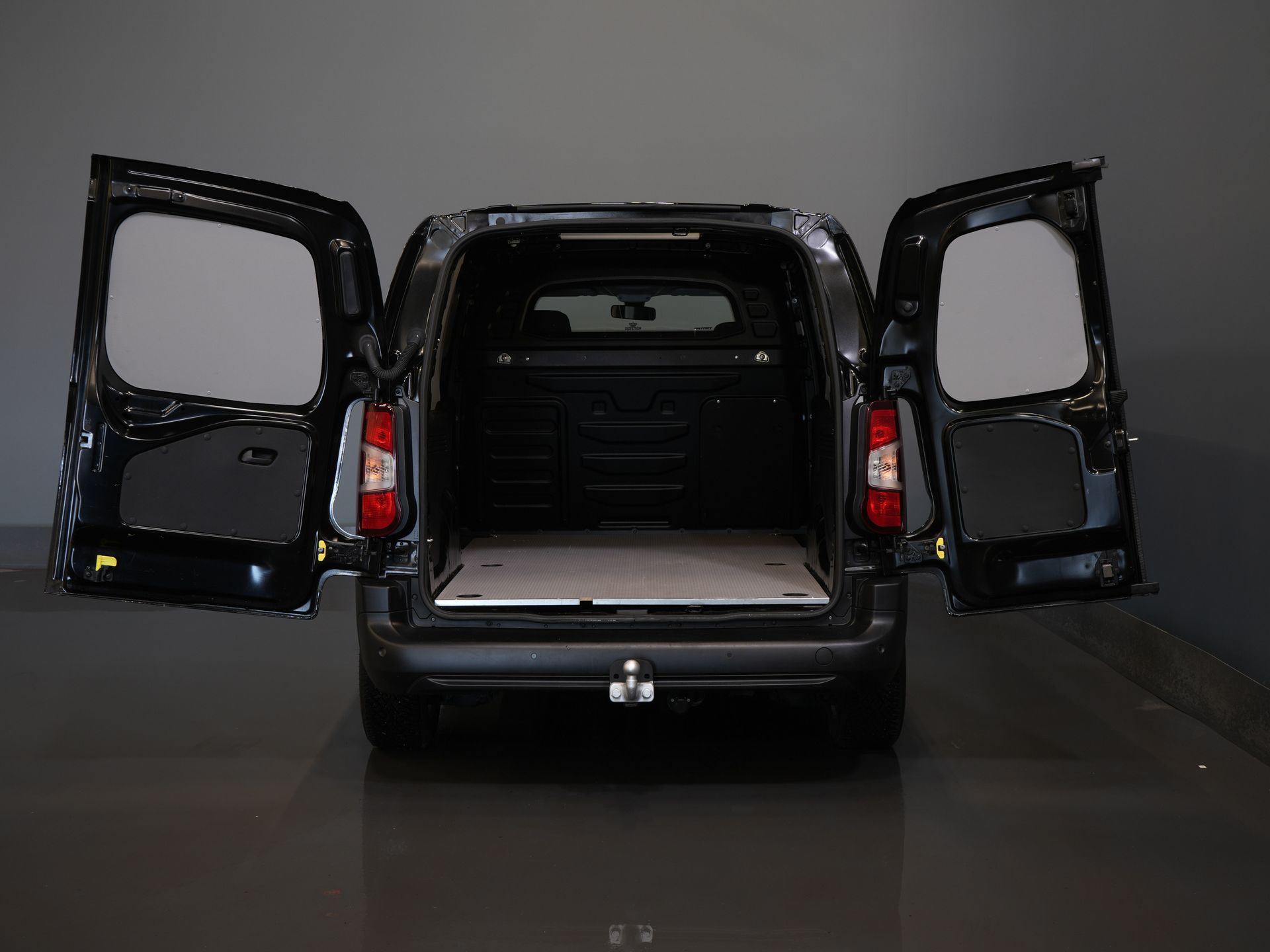 Citroën Berlingo Furgón 1.5 HDi 130 cv Aut. L2 3 Pers./ Carplay/ Climatización/ Cámara/ Calef. de pie/ Calef. asiento/ Gancho remolque/ LMV/ H.O. Concesionario.