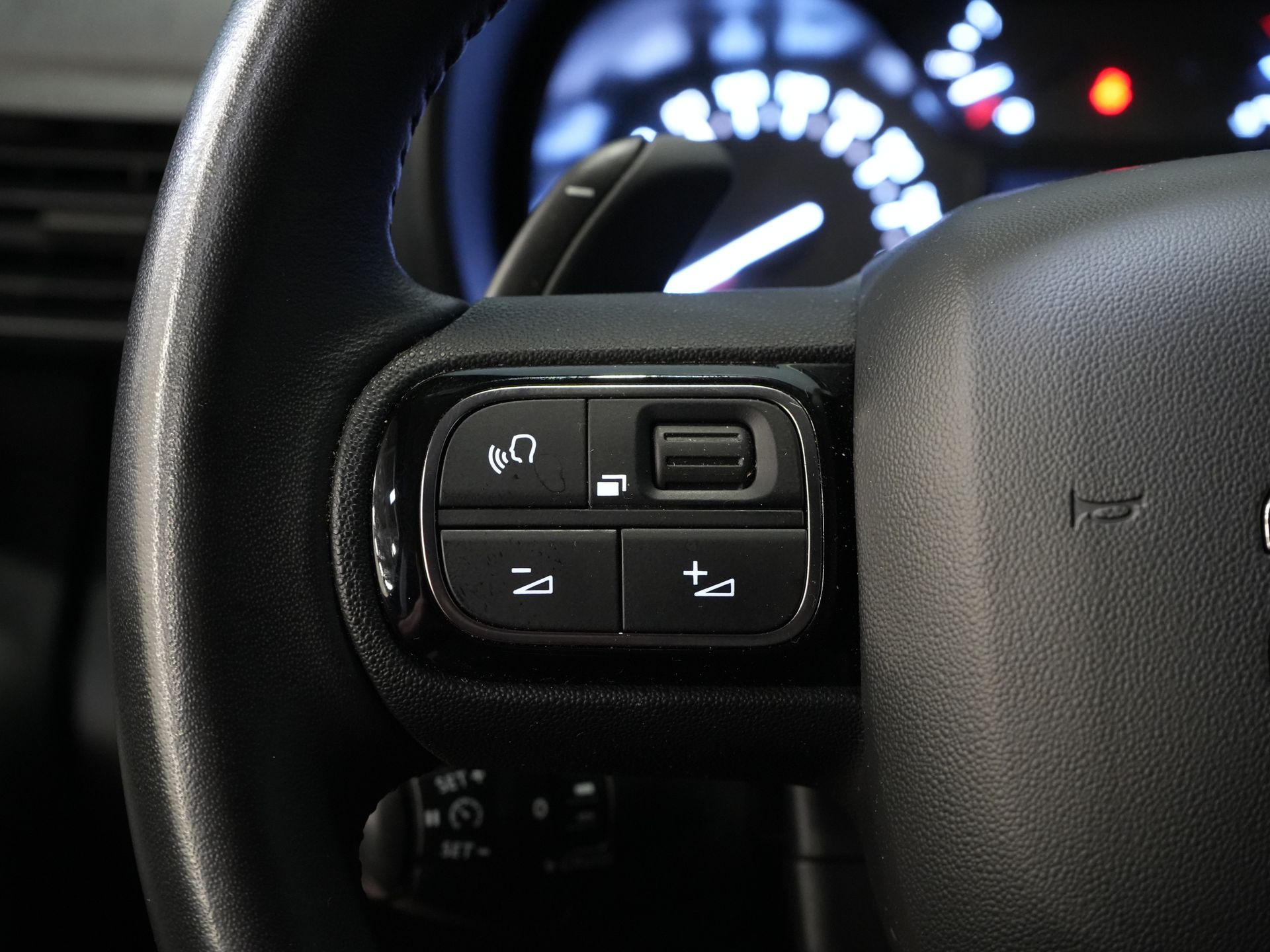 Citroën Berlingo Furgón 1.5 HDi 130 cv Aut. L2 3 Pers./ Carplay/ Climatización/ Cámara/ Calef. de pie/ Calef. asiento/ Gancho remolque/ LMV/ H.O. Concesionario.