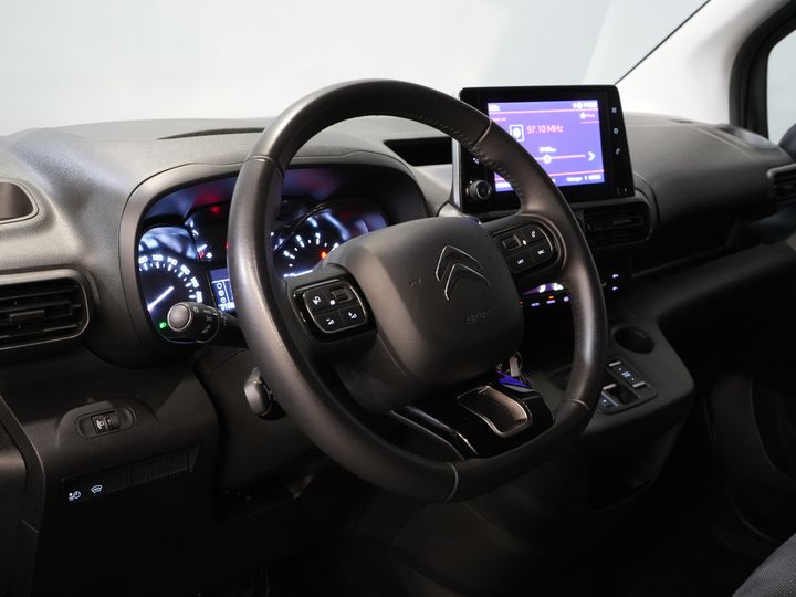 Citroën Berlingo Furgón 1.5 HDi 130 cv Aut. L2 3 Pers./ Carplay/ Climatización/ Cámara/ Calef. de pie/ Calef. asiento/ Gancho remolque/ LMV/ H.O. Concesionario.