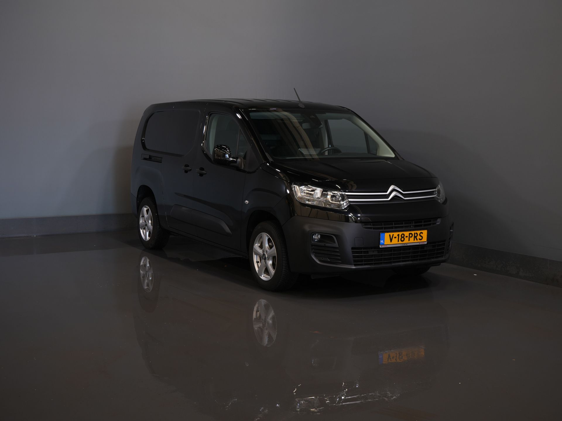Citroën Berlingo Furgón 1.5 HDi 130 cv Aut. L2 3 Pers./ Carplay/ Climatización/ Cámara/ Calef. de pie/ Calef. asiento/ Gancho remolque/ LMV/ H.O. Concesionario.