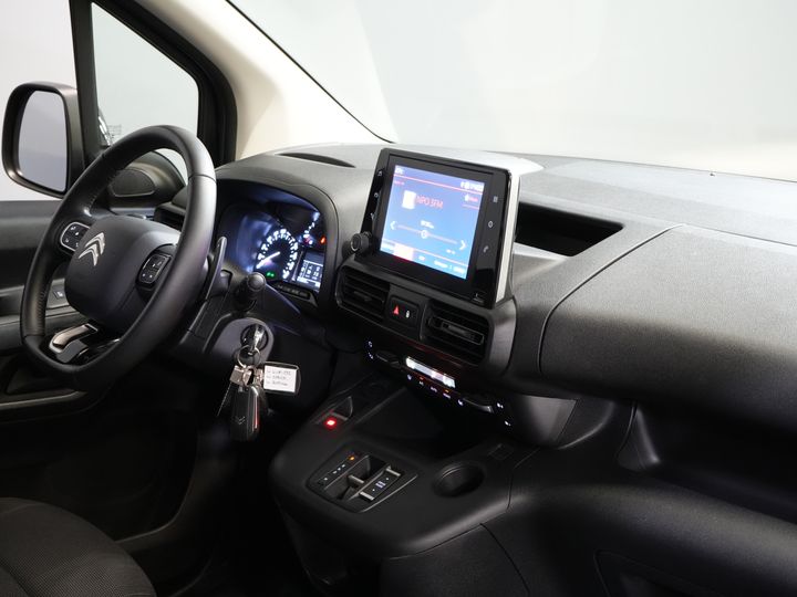Citroën Berlingo Furgón 1.5 HDi 130 cv Aut. L2 3 Pers./ Carplay/ Climatización/ Cámara/ Calef. de pie/ Calef. asiento/ Gancho remolque/ LMV/ H.O. Concesionario.