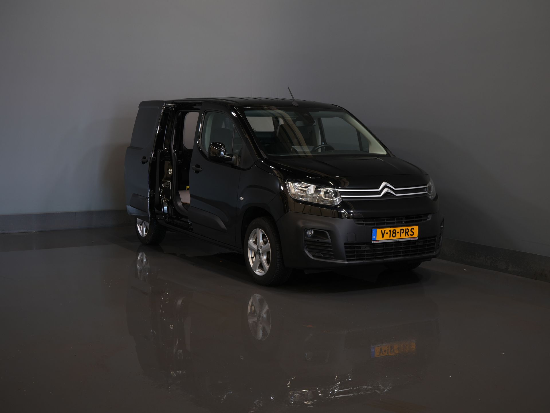 Citroën Berlingo Furgón 1.5 HDi 130 cv Aut. L2 3 Pers./ Carplay/ Climatización/ Cámara/ Calef. de pie/ Calef. asiento/ Gancho remolque/ LMV/ H.O. Concesionario.