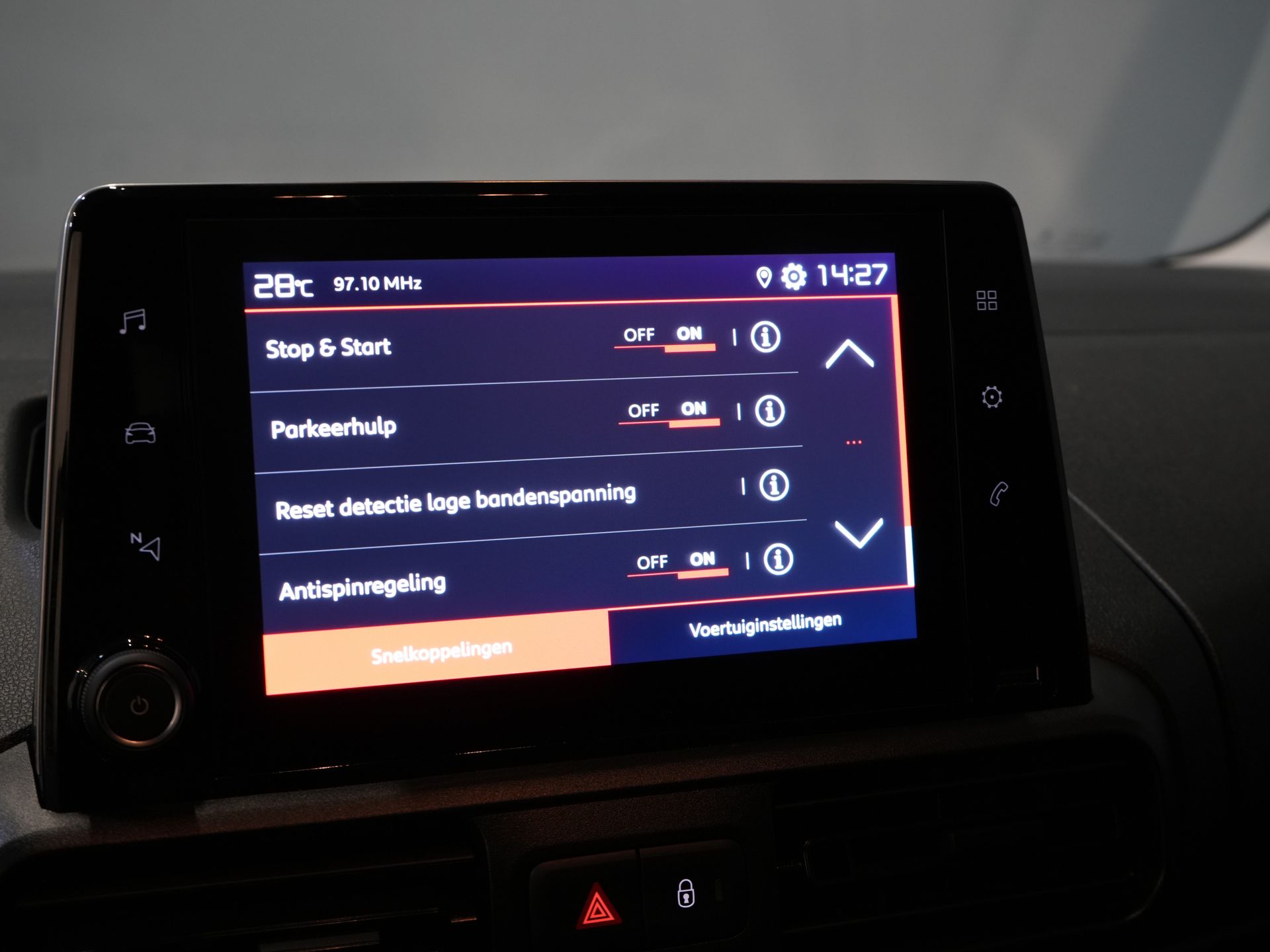 Citroën Berlingo Furgón 1.5 HDi 130 cv Aut. L2 3 Pers./ Carplay/ Climatización/ Cámara/ Calef. de pie/ Calef. asiento/ Gancho remolque/ LMV/ H.O. Concesionario.