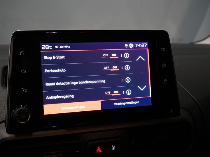 Citroën Berlingo Furgón 1.5 HDi 130 cv Aut. L2 3 Pers./ Carplay/ Climatización/ Cámara/ Calef. de pie/ Calef. asiento/ Gancho remolque/ LMV/ H.O. Concesionario.