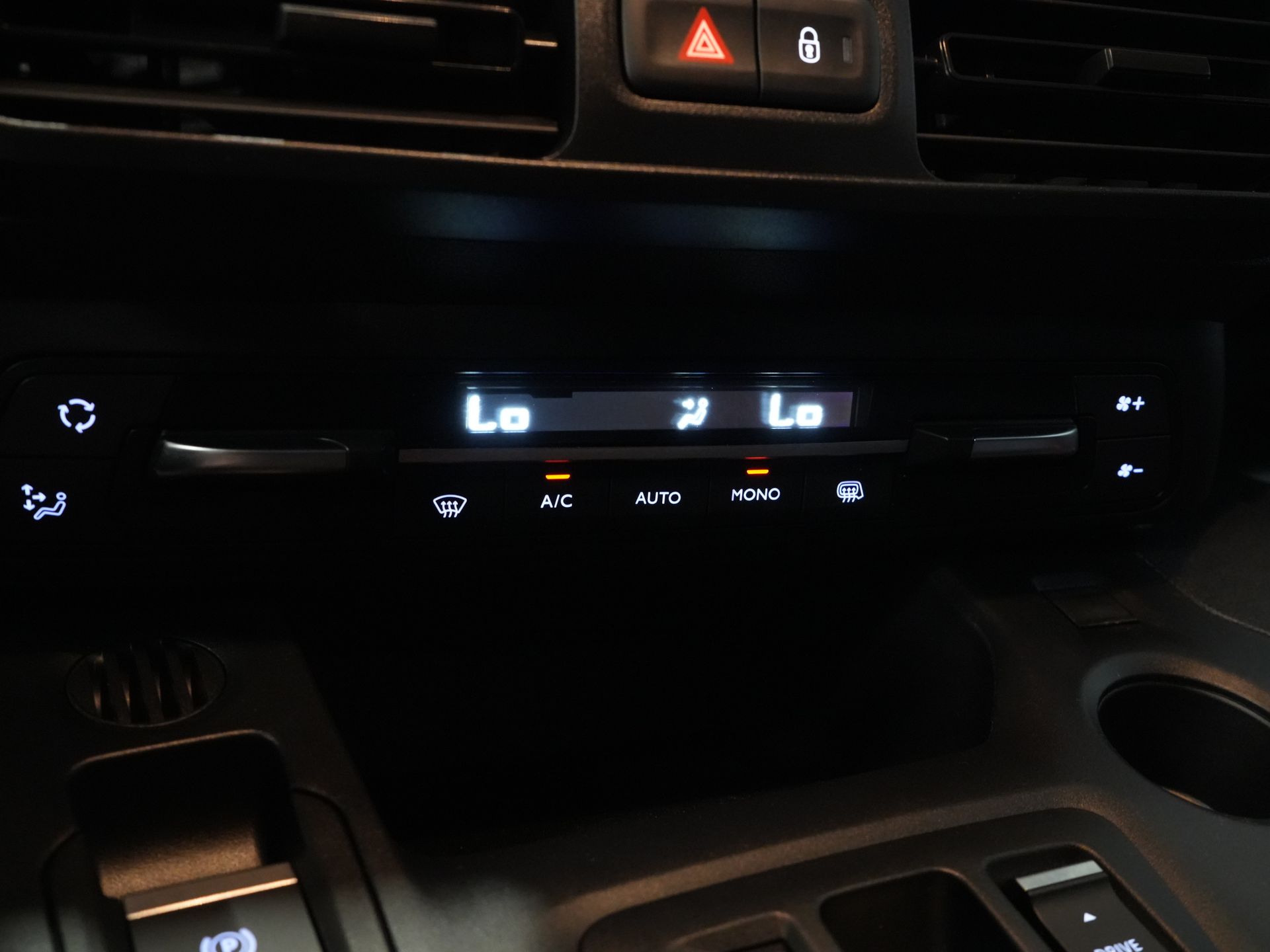 Citroën Berlingo Furgón 1.5 HDi 130 cv Aut. L2 3 Pers./ Carplay/ Climatización/ Cámara/ Calef. de pie/ Calef. asiento/ Gancho remolque/ LMV/ H.O. Concesionario.