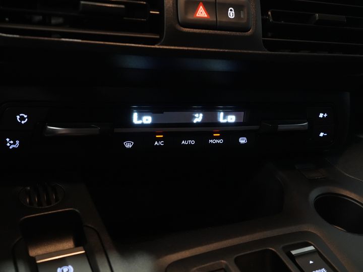 Citroën Berlingo Furgón 1.5 HDi 130 cv Aut. L2 3 Pers./ Carplay/ Climatización/ Cámara/ Calef. de pie/ Calef. asiento/ Gancho remolque/ LMV/ H.O. Concesionario.