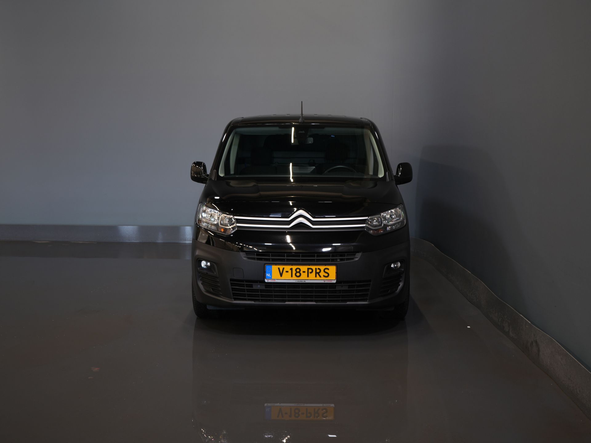 Citroën Berlingo Furgón 1.5 HDi 130 cv Aut. L2 3 Pers./ Carplay/ Climatización/ Cámara/ Calef. de pie/ Calef. asiento/ Gancho remolque/ LMV/ H.O. Concesionario.