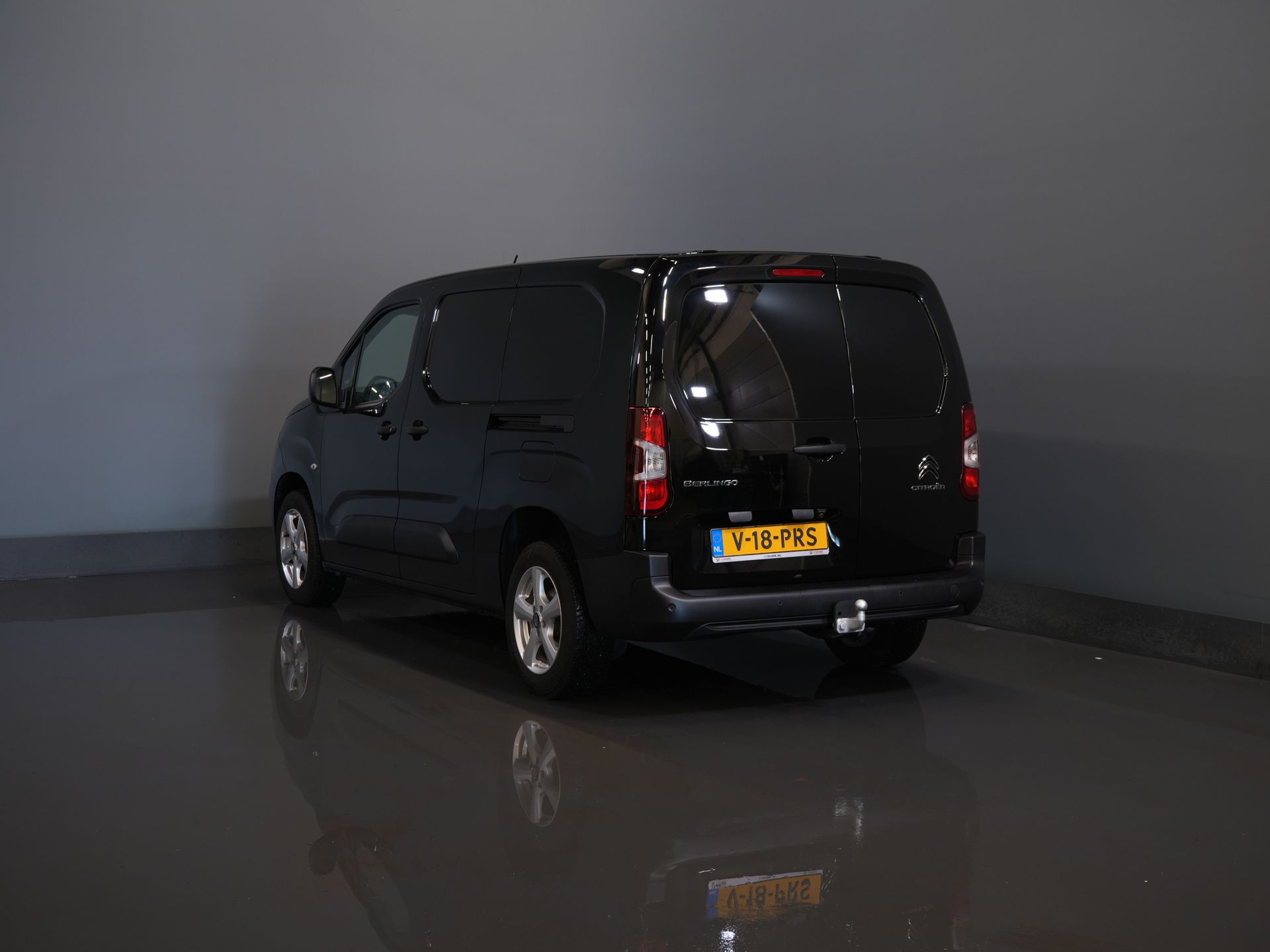 Citroën Berlingo Furgón 1.5 HDi 130 cv Aut. L2 3 Pers./ Carplay/ Climatización/ Cámara/ Calef. de pie/ Calef. asiento/ Gancho remolque/ LMV/ H.O. Concesionario.