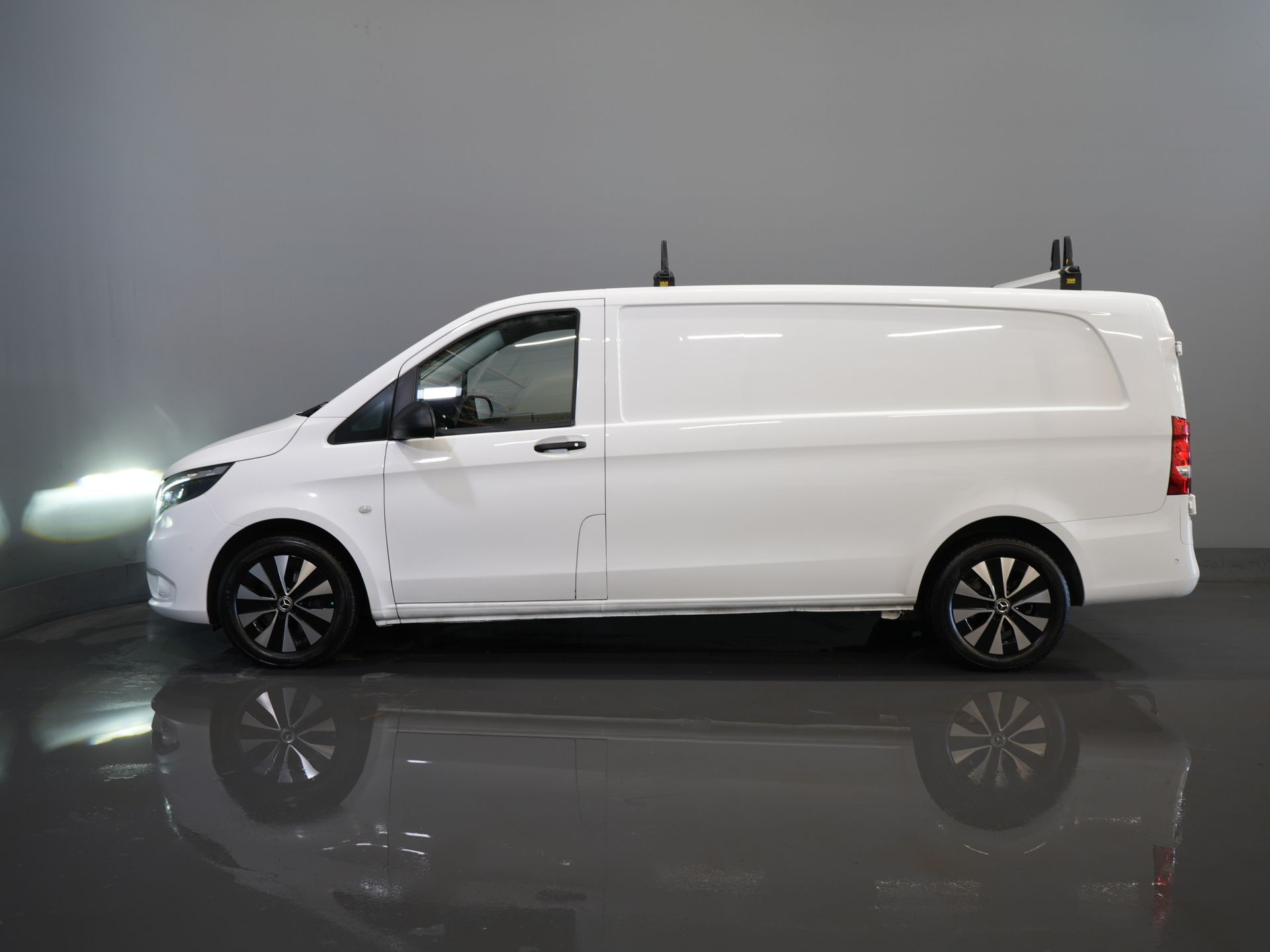 Mercedes-Benz Vito Van 119 CDI Aut. XL L3 LED/ Stand heater/ Seatverw./ Carplay/ Camera/ Towing hook/ PDC/ Cruise