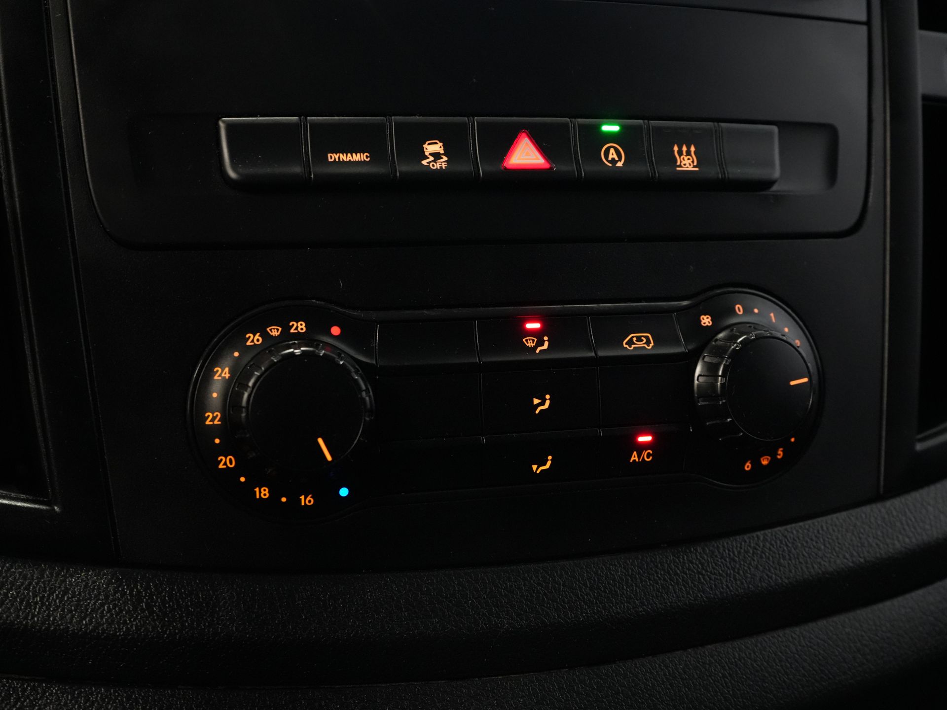 Mercedes-Benz Vito Van 119 CDI Aut. XL L3 LED/ Stand heater/ Seatverw./ Carplay/ Camera/ Towing hook/ PDC/ Cruise