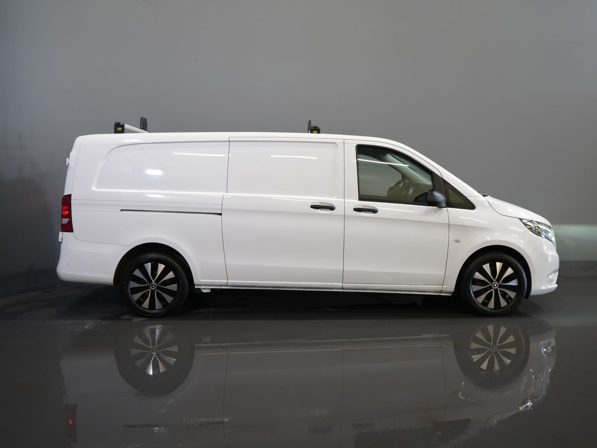 Mercedes-Benz Vito Van 119 CDI Aut. XL L3 LED/ Stand heater/ Seatverw./ Carplay/ Camera/ Towing hook/ PDC/ Cruise