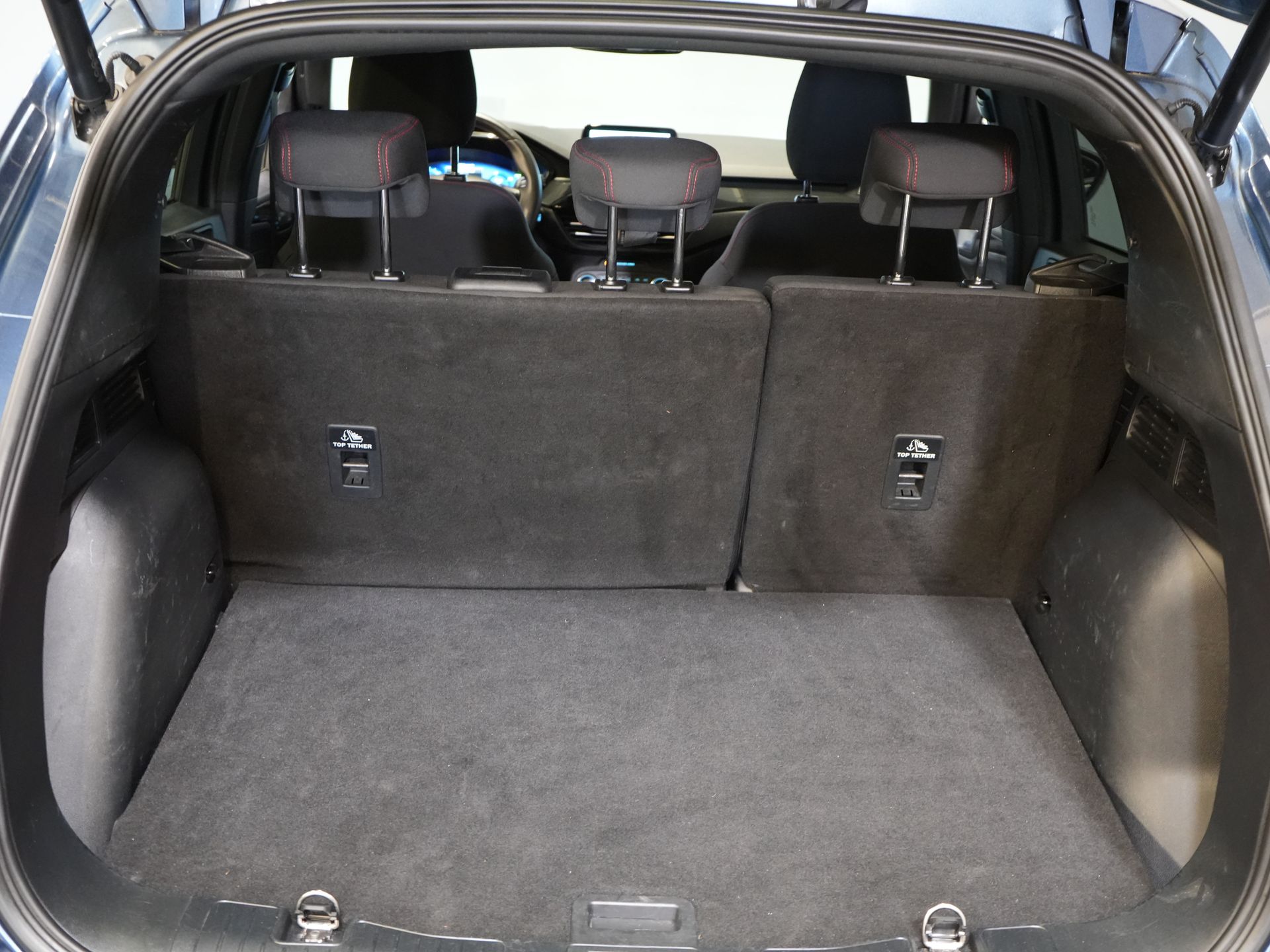 Ford Kuga SUV 2.5 PHEV 225 к.с. ST-Line LED/ Head-Up/ Adapt.cruise/ Підігрів підставки/ Keyless/ Elek.flap/ Stoelverwant/ Steeringverw./ Carplay/ Navi/ Clima