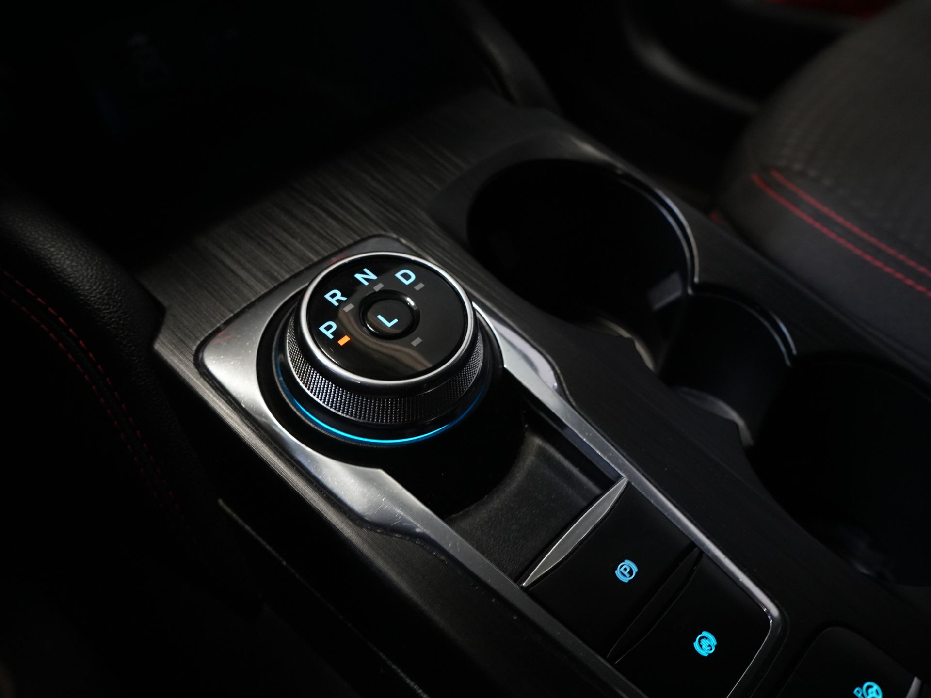 Ford Kuga SUV 2.5 PHEV 225 к.с. ST-Line LED/ Head-Up/ Adapt.cruise/ Підігрів підставки/ Keyless/ Elek.flap/ Stoelverwant/ Steeringverw./ Carplay/ Navi/ Clima