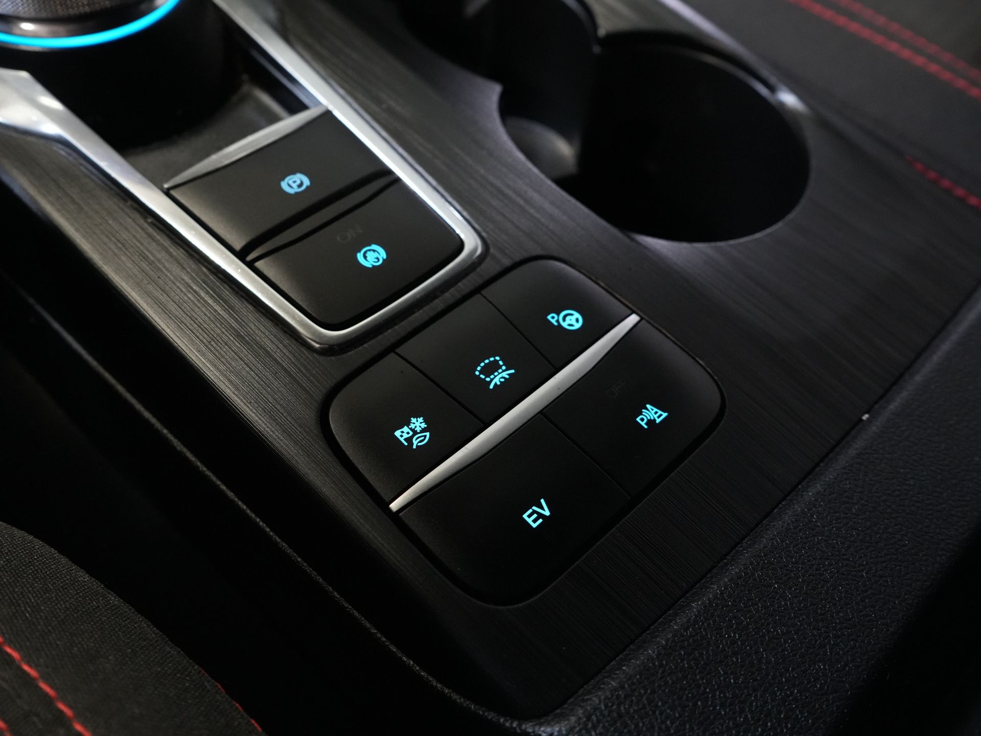 Ford Kuga SUV 2.5 PHEV 225 к.с. ST-Line LED/ Head-Up/ Adapt.cruise/ Підігрів підставки/ Keyless/ Elek.flap/ Stoelverwant/ Steeringverw./ Carplay/ Navi/ Clima