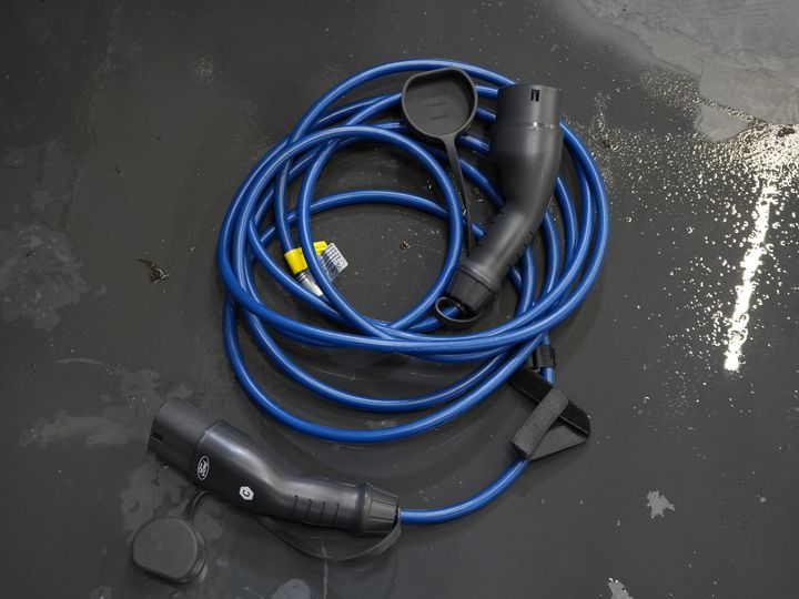 Ford Kuga SUV 2.5 PHEV 225 к.с. ST-Line LED/ Head-Up/ Adapt.cruise/ Підігрів підставки/ Keyless/ Elek.flap/ Stoelverwant/ Steeringverw./ Carplay/ Navi/ Clima