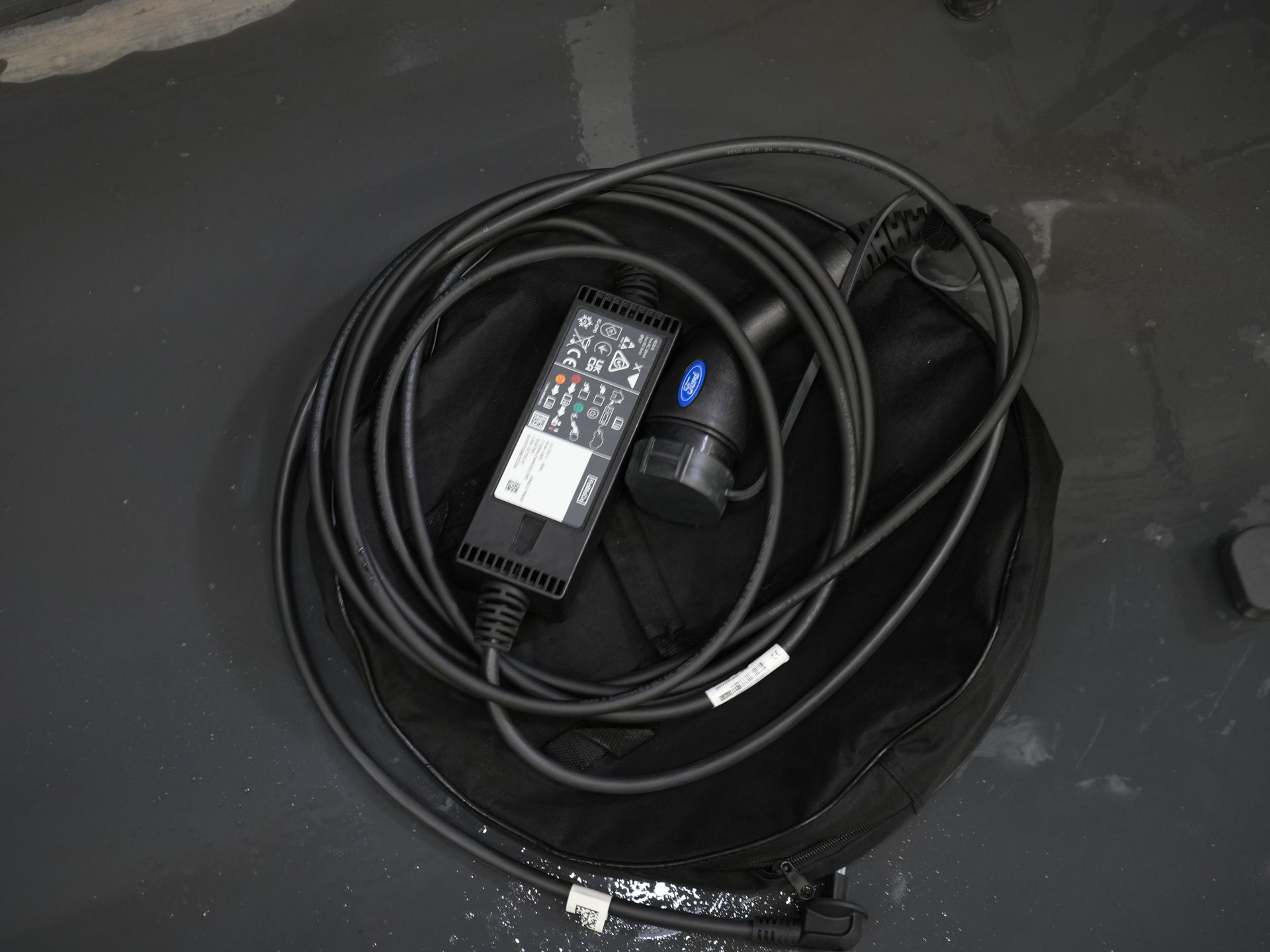 Ford Kuga SUV 2.5 PHEV 225 к.с. ST-Line LED/ Head-Up/ Adapt.cruise/ Підігрів підставки/ Keyless/ Elek.flap/ Stoelverwant/ Steeringverw./ Carplay/ Navi/ Clima