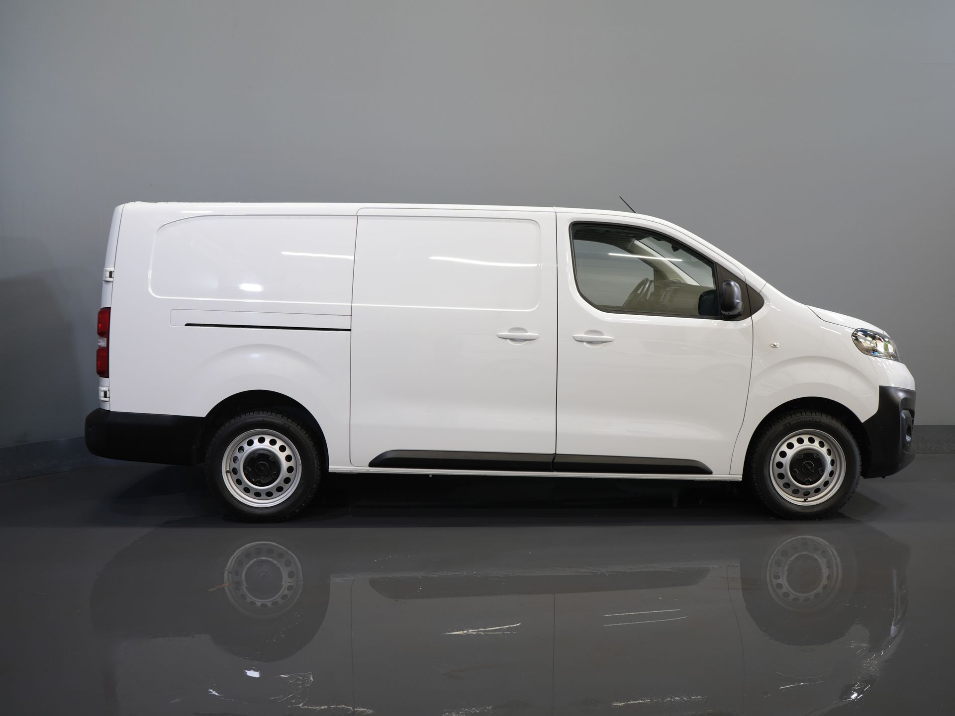 Opel Vivaro Bestelbus 2.0 CDTI 145 pk L3 Adapt.Cruise/ 2.5t Trekverm./ Carplay/ Keyless/ Climate/ Camera/ PDC