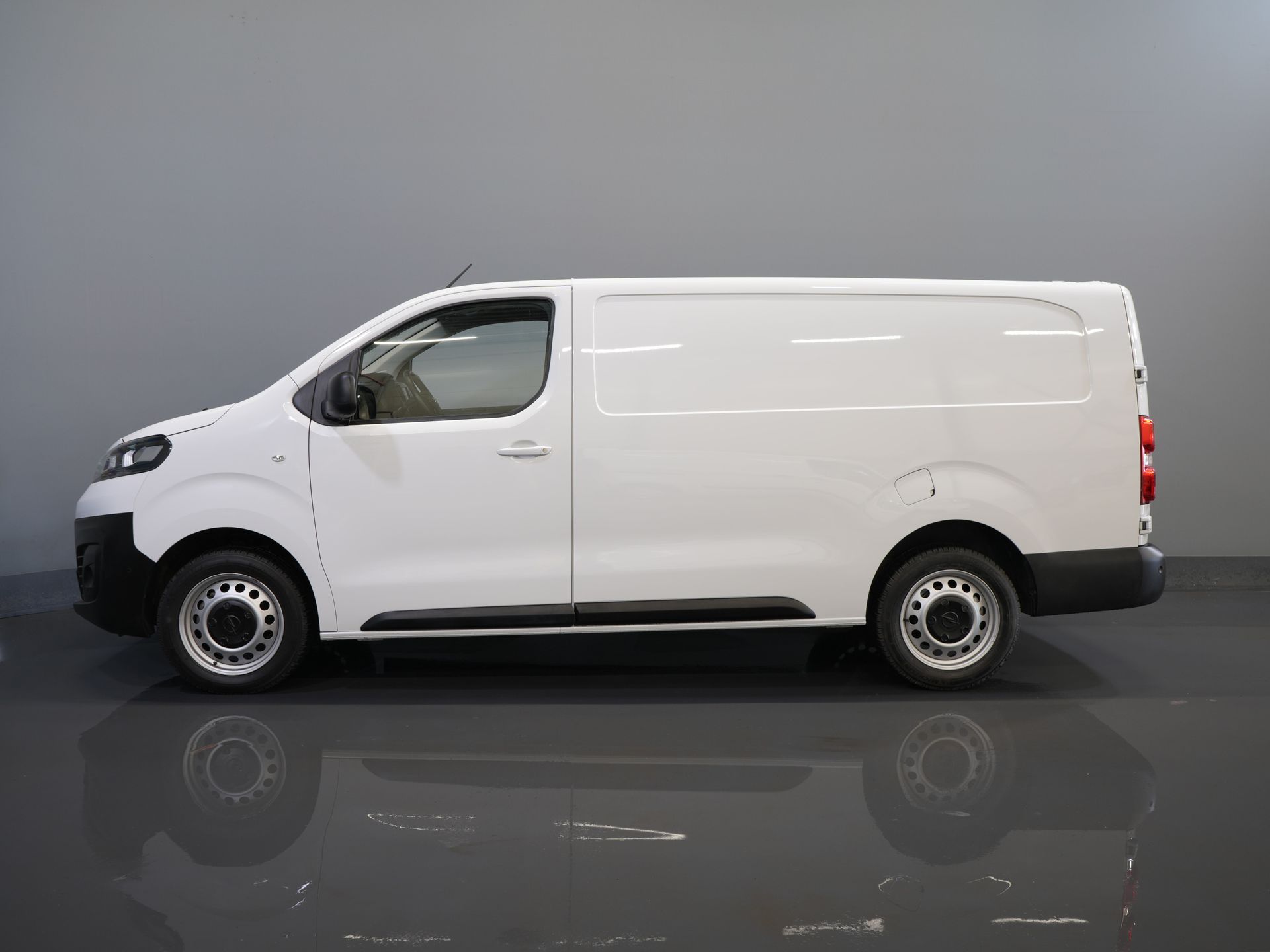 Opel Vivaro Bestelbus 2.0 CDTI 145 pk L3 Adapt.Cruise/ 2.5t Trekverm./ Carplay/ Keyless/ Climate/ Camera/ PDC