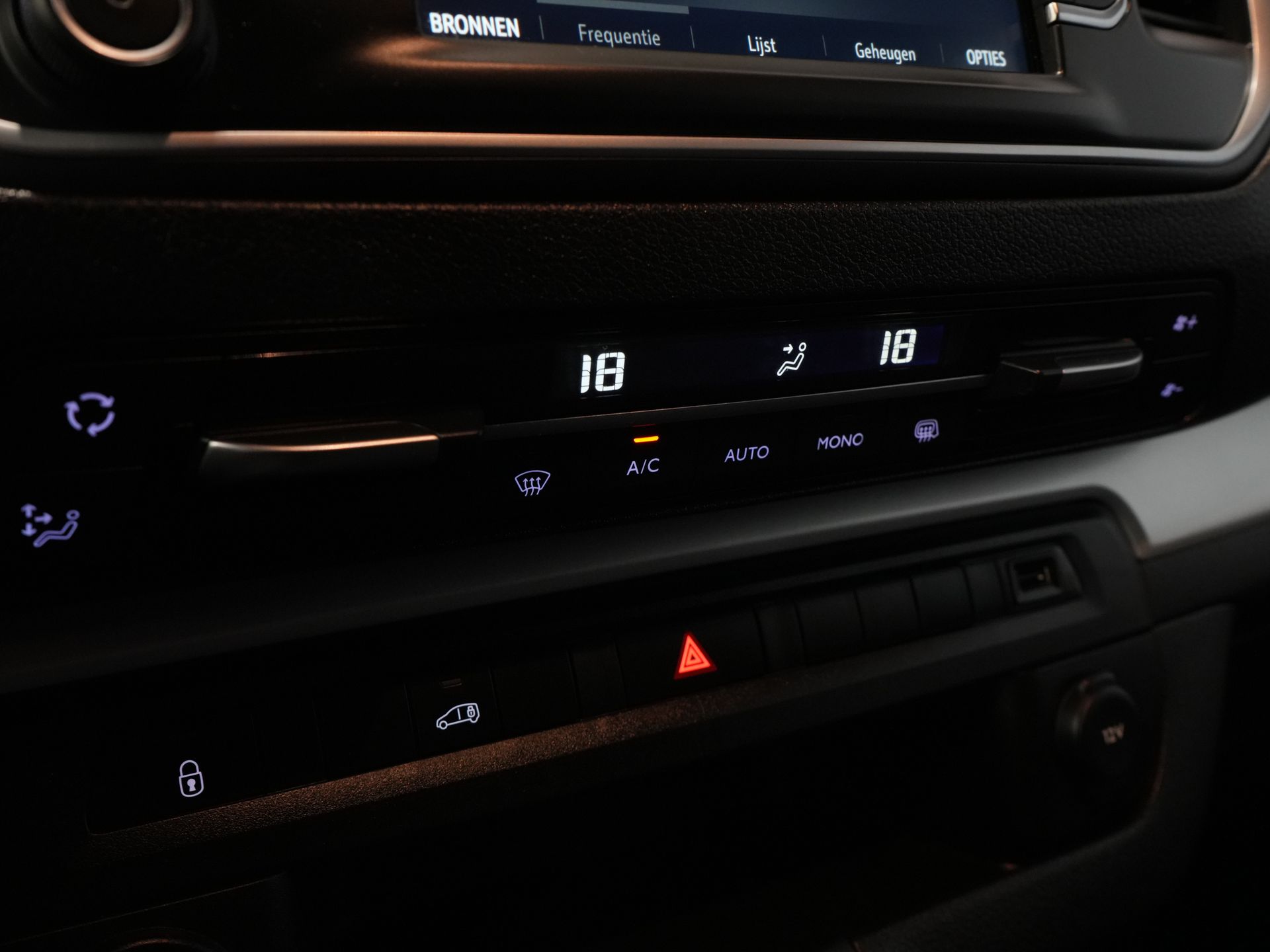 Opel Vivaro Bestelbus 2.0 CDTI 145 pk L3 Adapt.Cruise/ 2.5t Trekverm./ Carplay/ Keyless/ Climate/ Camera/ PDC